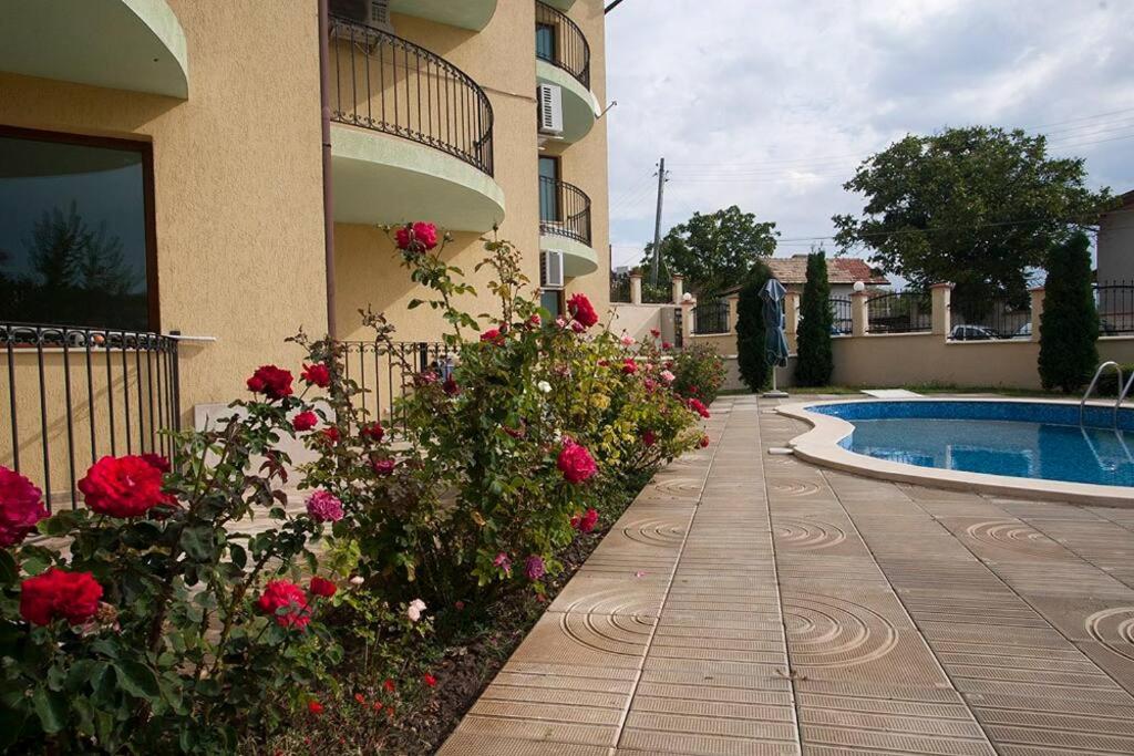 DeLuxe 2 Bedroom Apartment with Pool View MamaAfrica