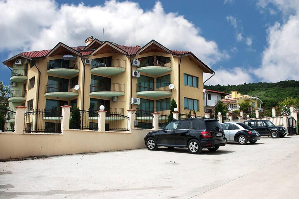 DeLuxe 2 Bedroom Apartment with Pool View MamaAfrica