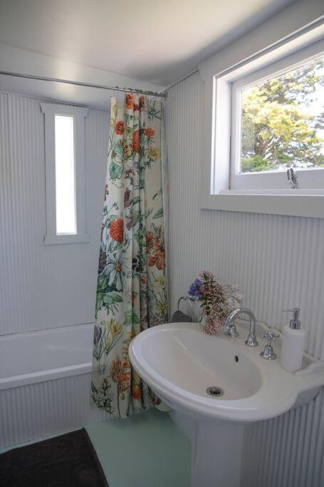 Woolbrook Cottage - Charming 1890's Heritage