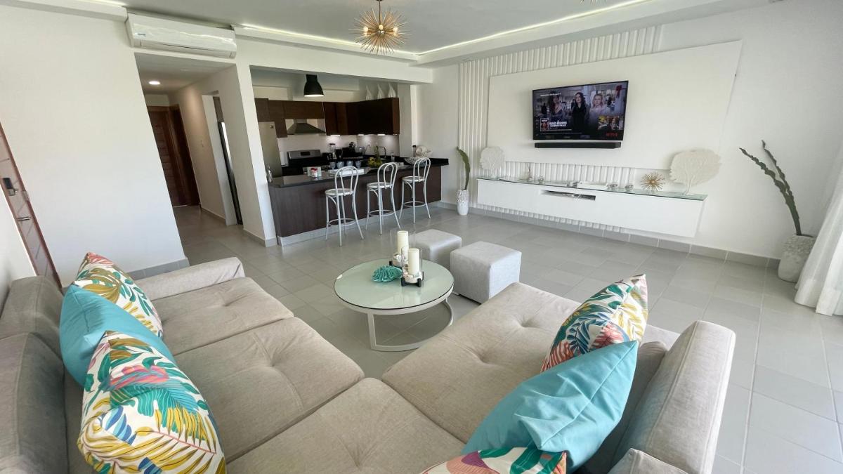 Relaxing 2 Bedroom Ocean View with Pool Close to the Beach view 5