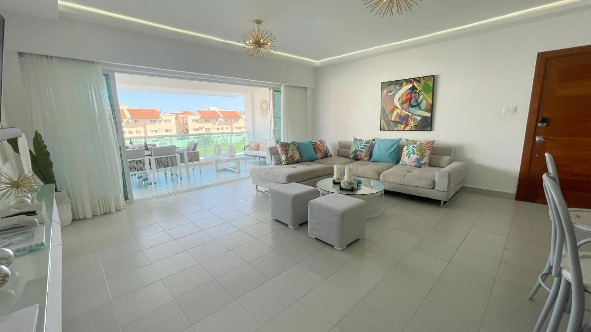 Relaxing 2 Bedroom Ocean View with Pool Close to the Beach view 3