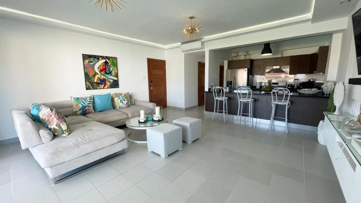 Relaxing 2 Bedroom Ocean View with Pool Close to the Beach view 4