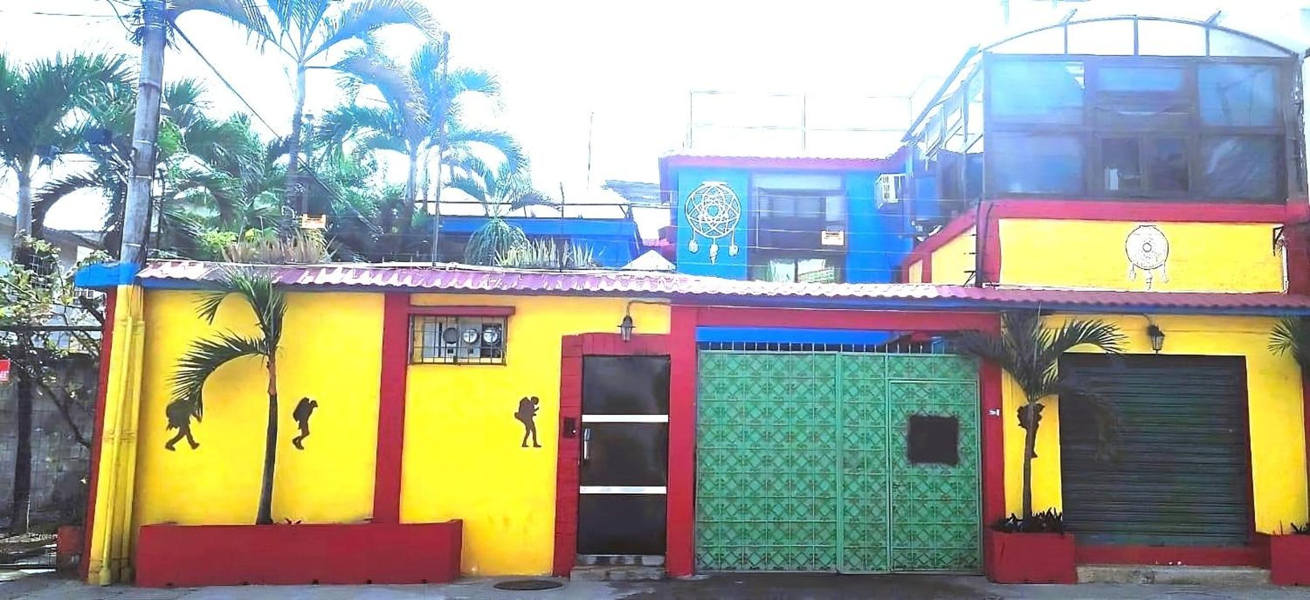 Dreamkapture Hostel close to the airport and bus terminal