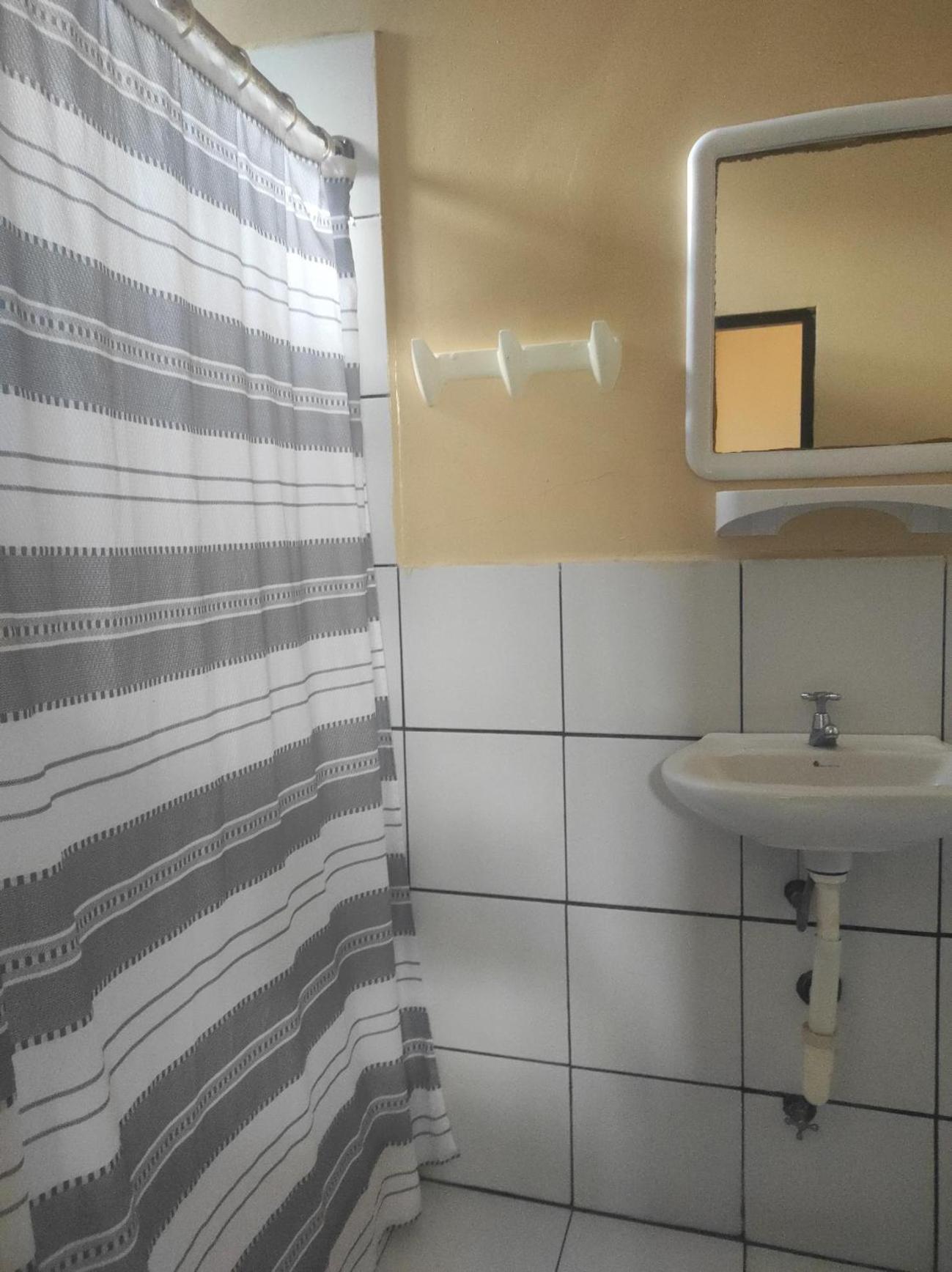 Dreamkapture Hostel close to the airport and bus terminal