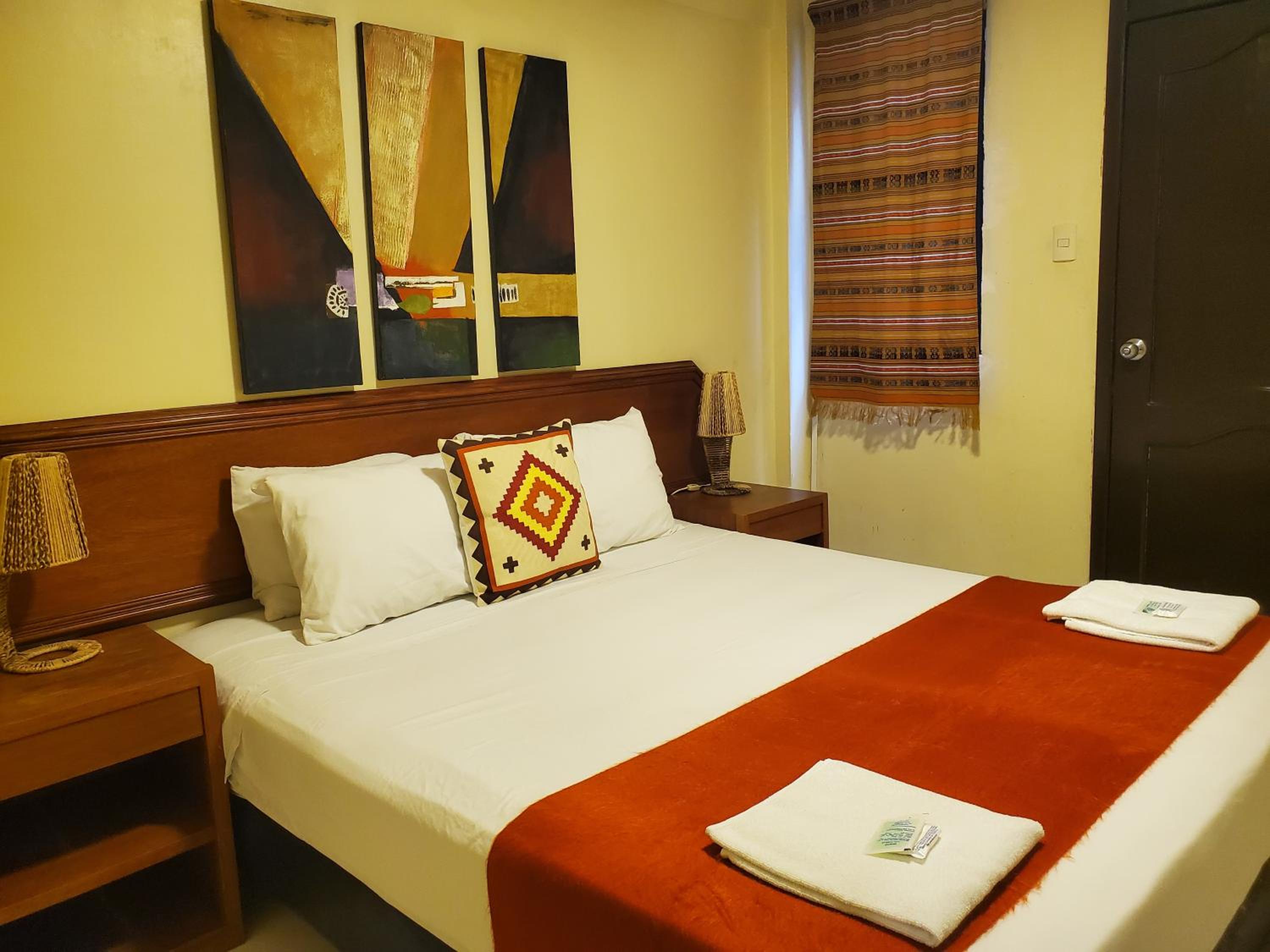 Dreamkapture Hostel close to the airport and bus terminal