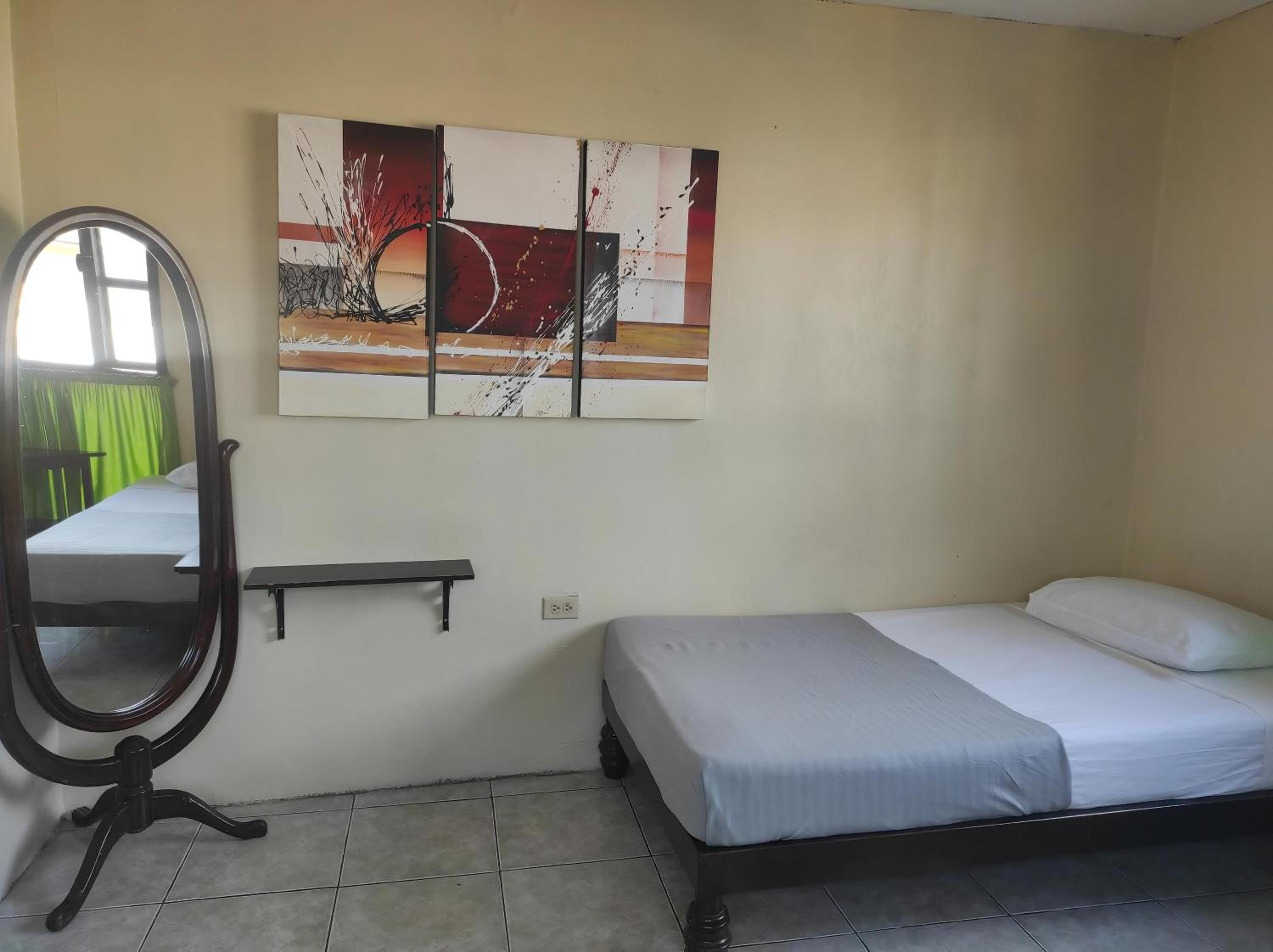 Dreamkapture Hostel close to the airport and bus terminal