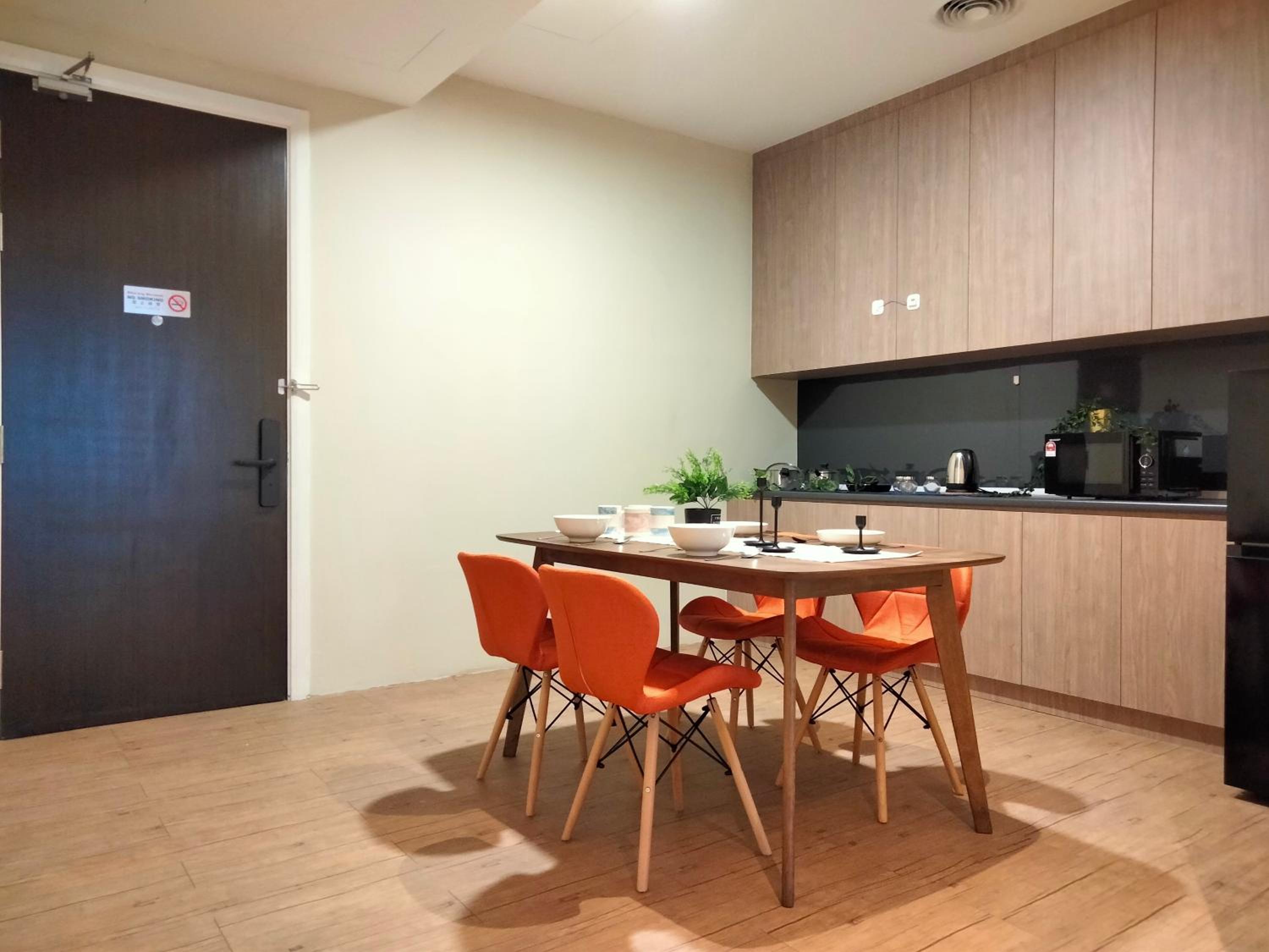Bangsar Trade Center Studio 4pax I HomeBrickz