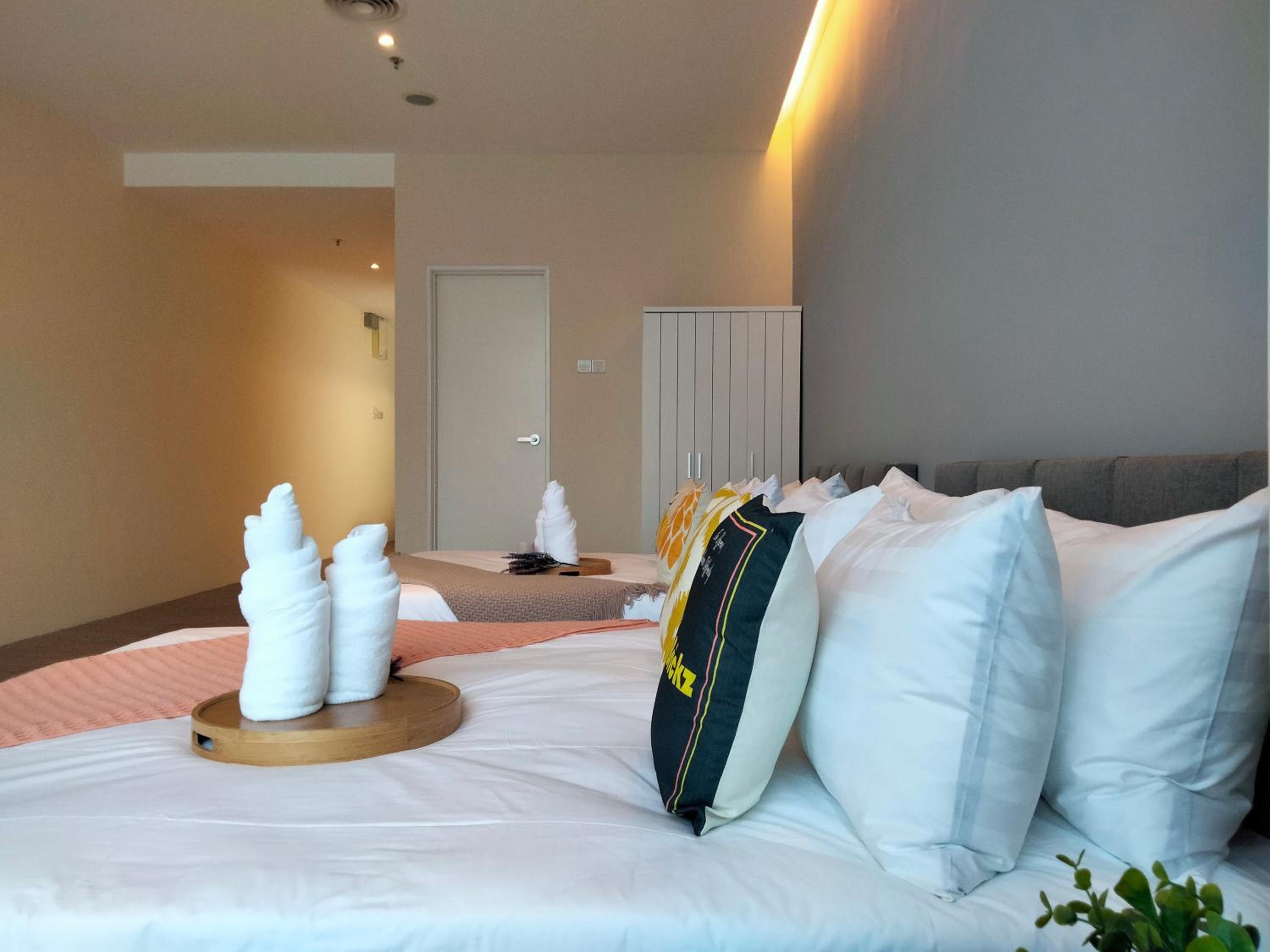 Bangsar Trade Center Studio 4pax I HomeBrickz
