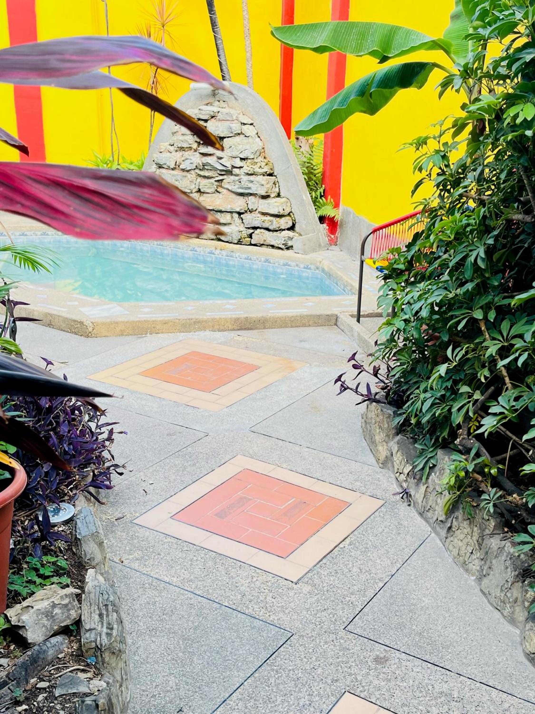 Dreamkapture Hostel close to the airport and bus terminal