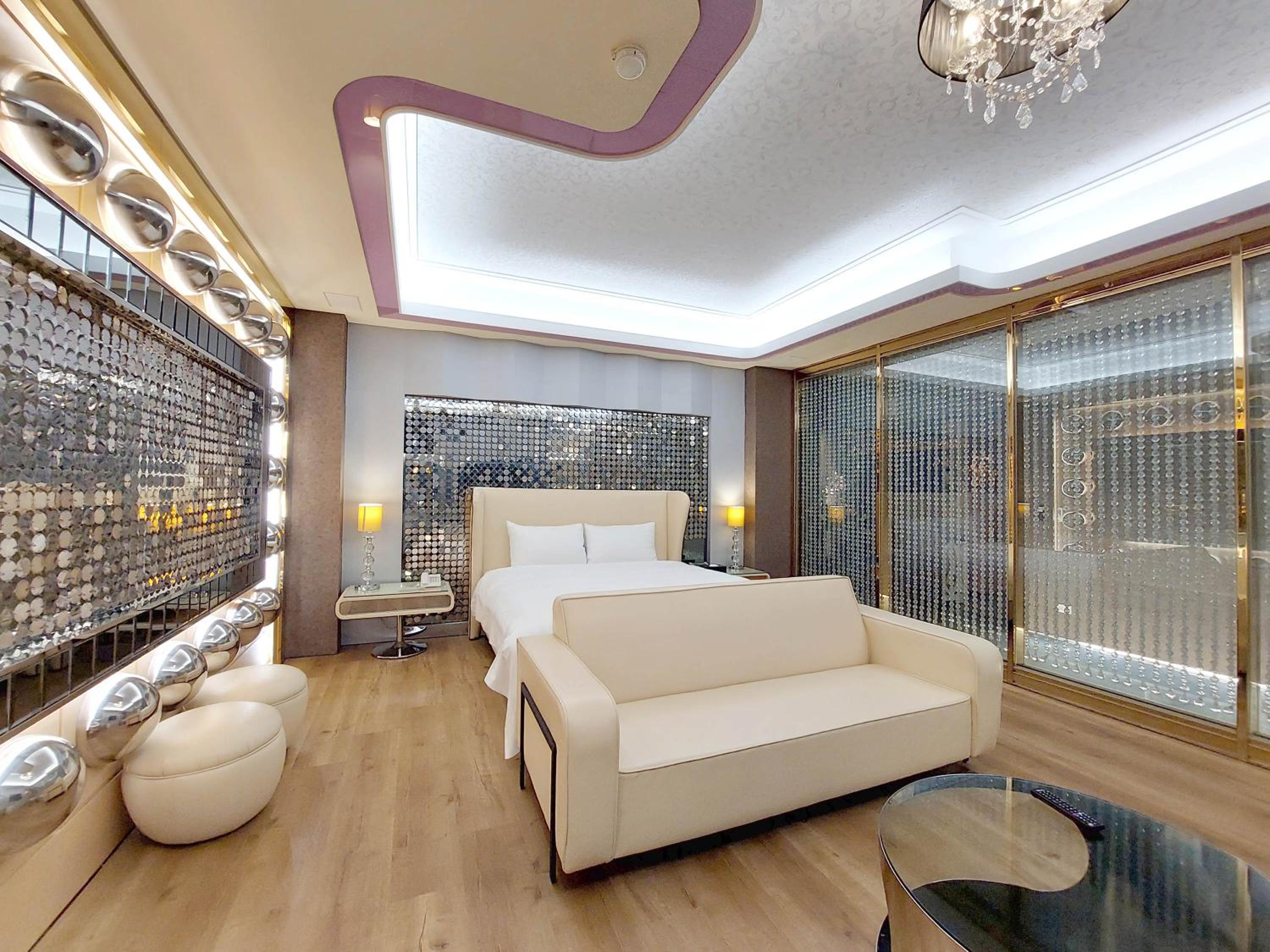 Elysees Motel view 3