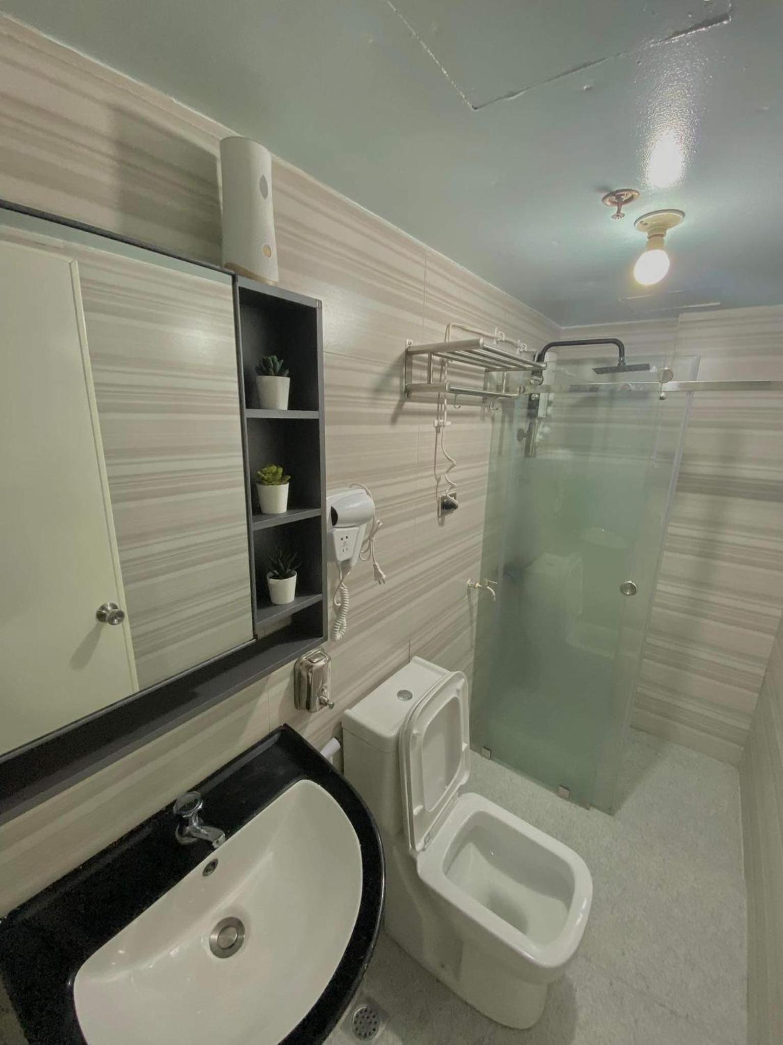 The PAD Staycation 2BR Condo with PS4, Netflix, WIFI
