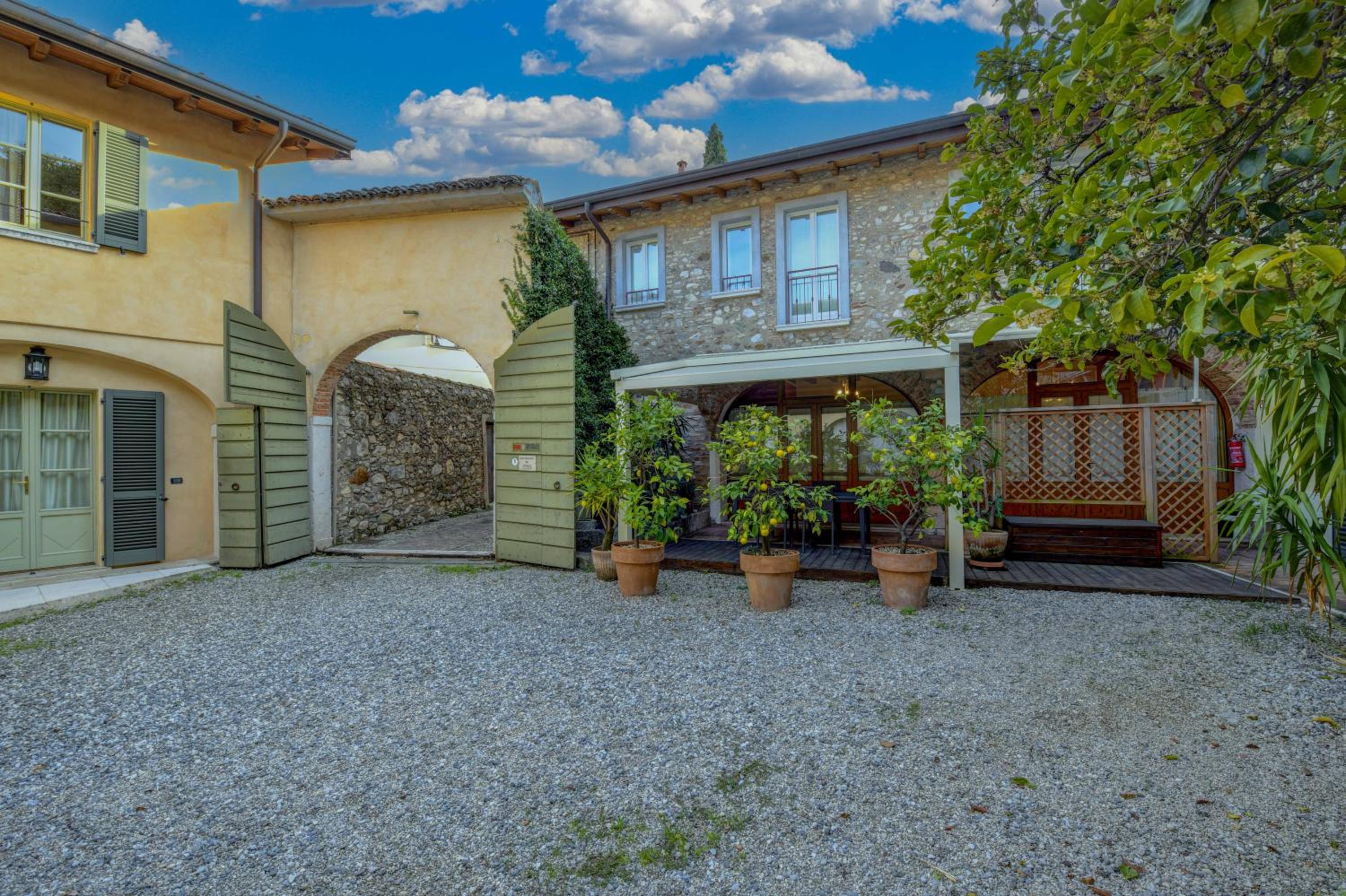 Hotel Barchi Resort - Apartments & Suites