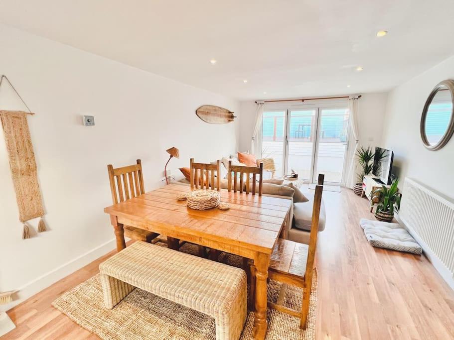 The Hideout - Newquay - Fully Stocked Eco Escape view 3