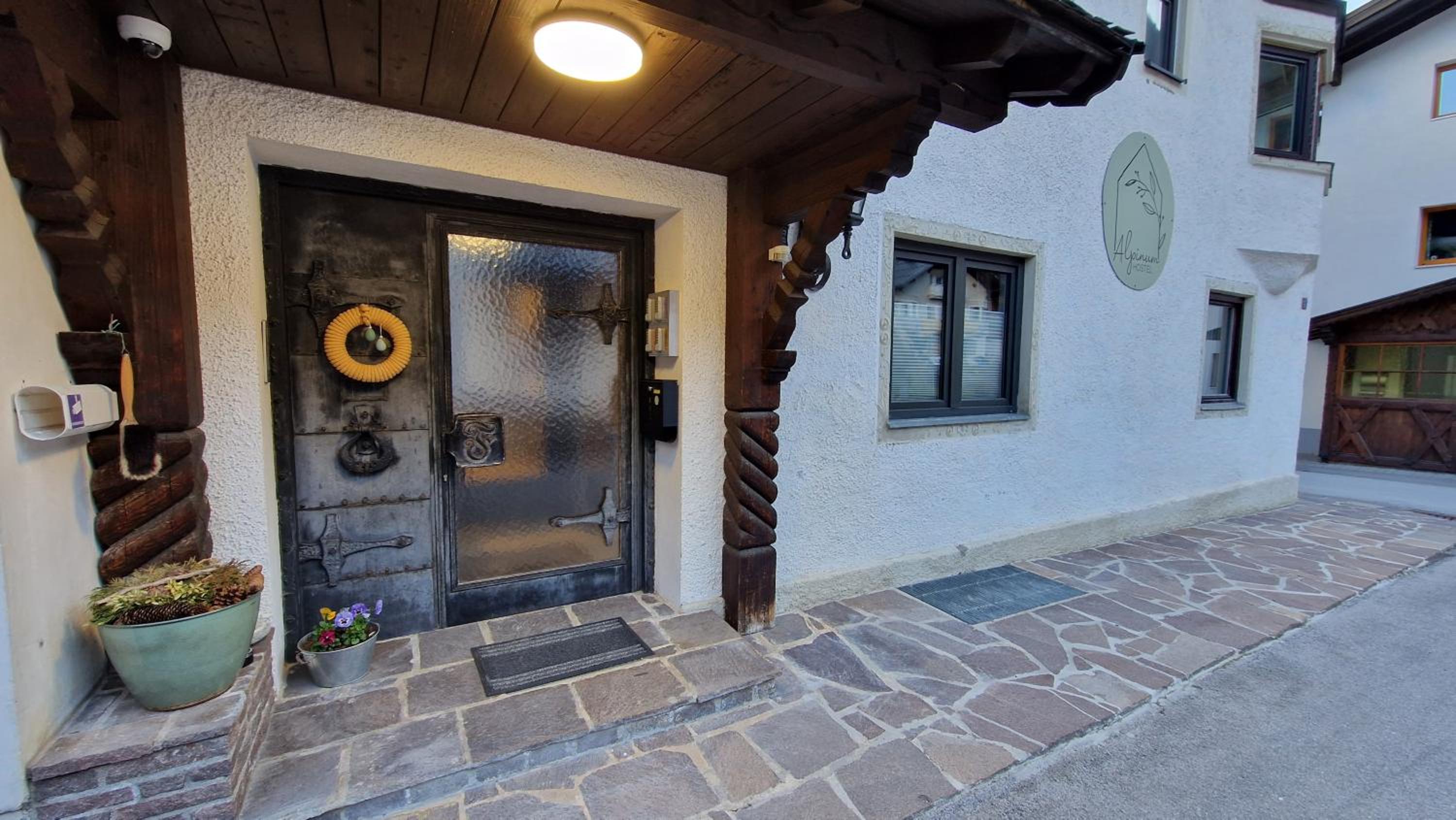 Alpinum Hostel Biberwier - Günstige Privatzimmer in der Zugspitz Arena