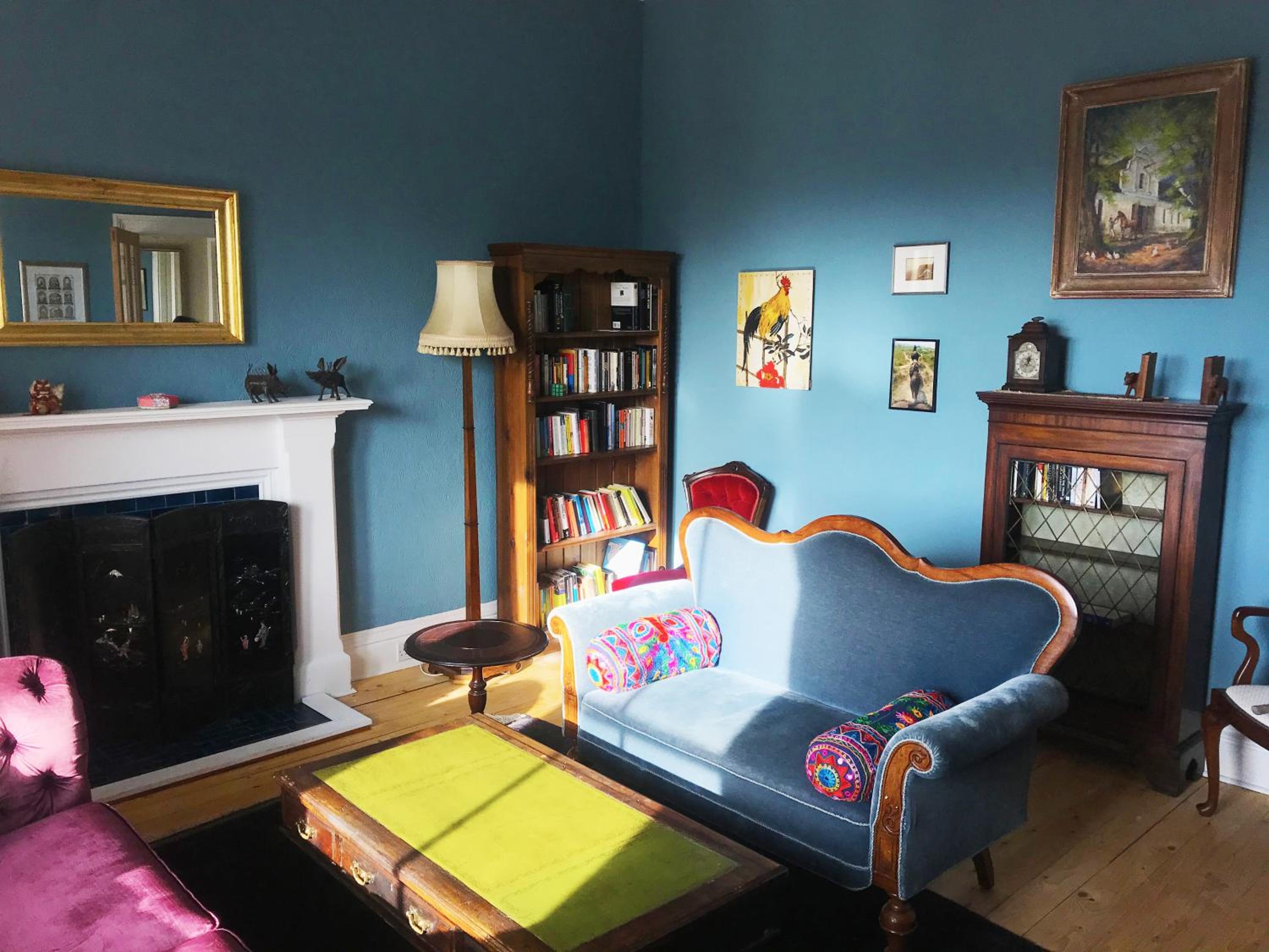 Grand top floor apartment in the Royal Bank House view 3