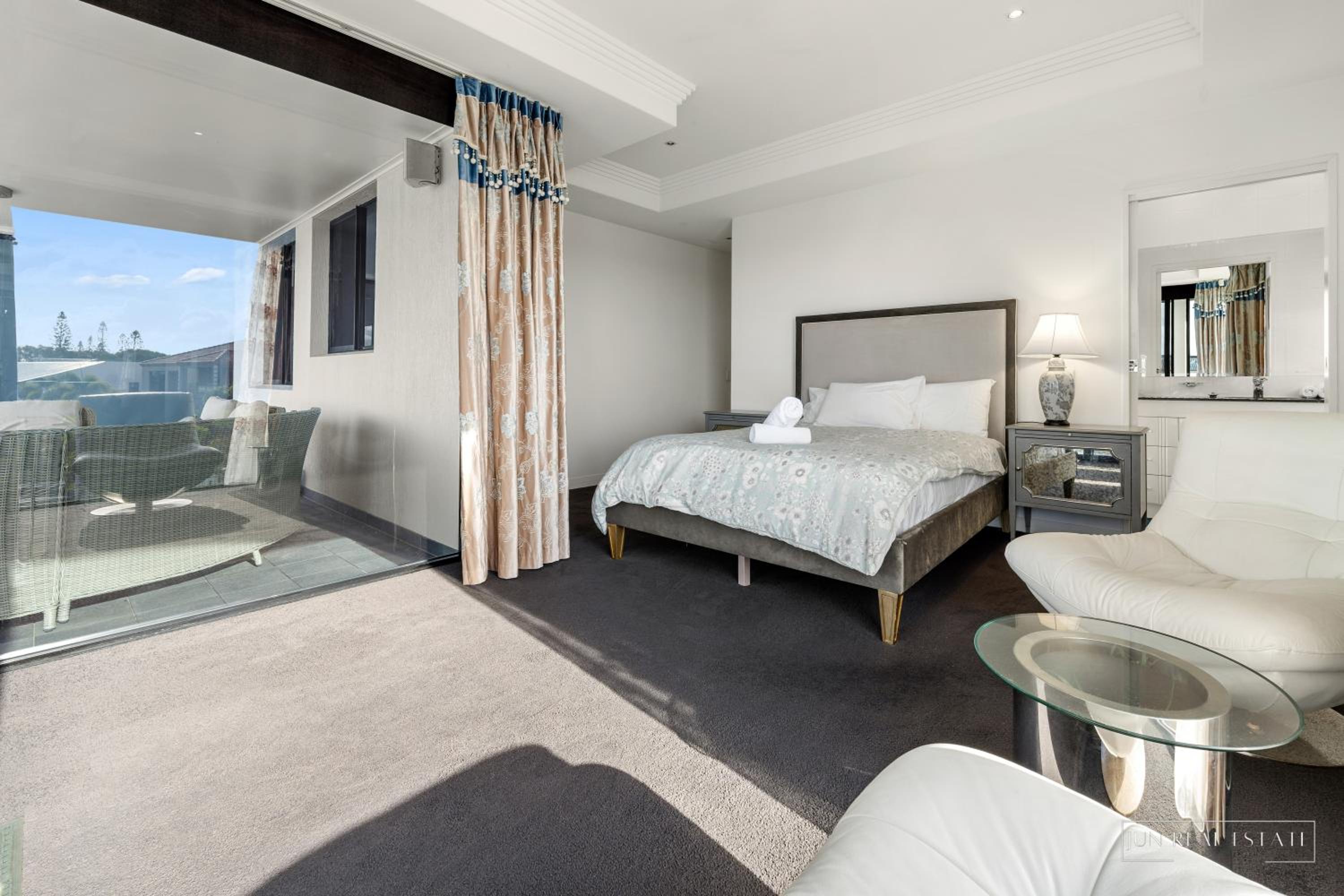 stunning prestige residence