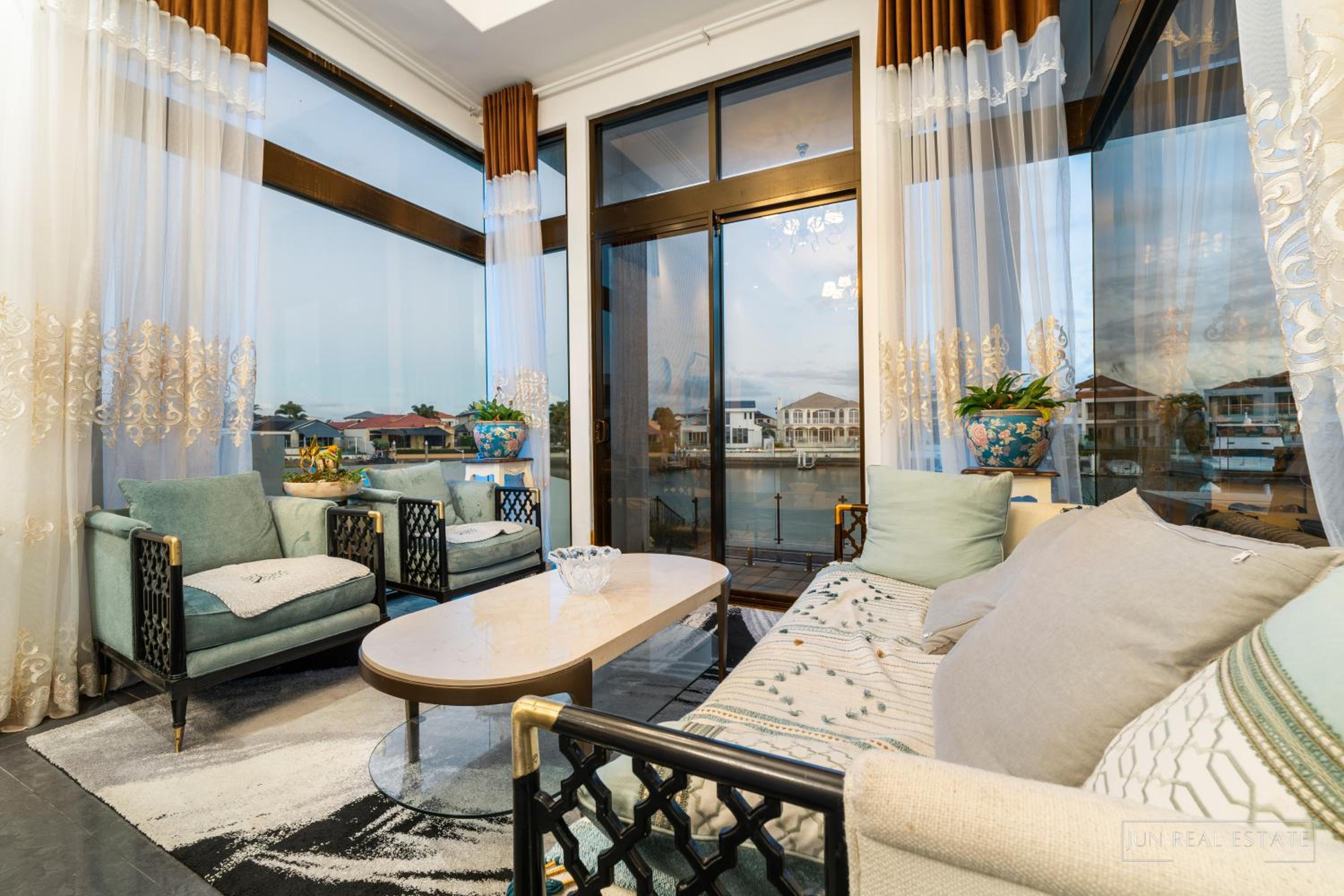 stunning prestige residence