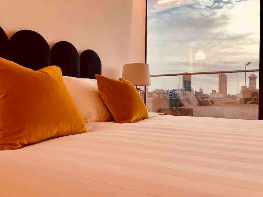 Large 3 Bed 3 Bathrooms Penthouse with terrace and City views in London