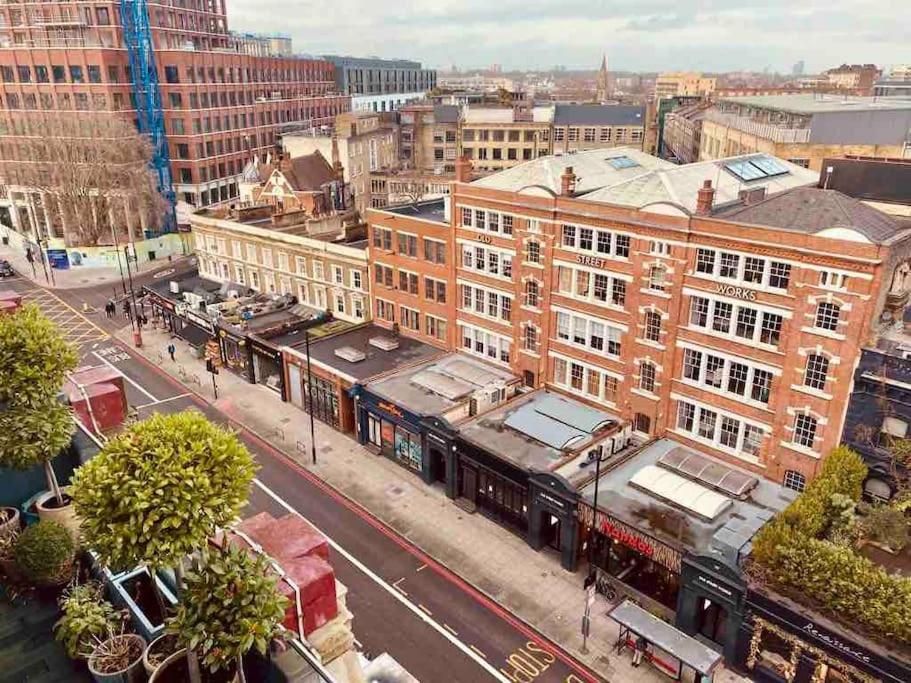 Large 3 Bed 3 Bathrooms Penthouse with terrace and City views in London