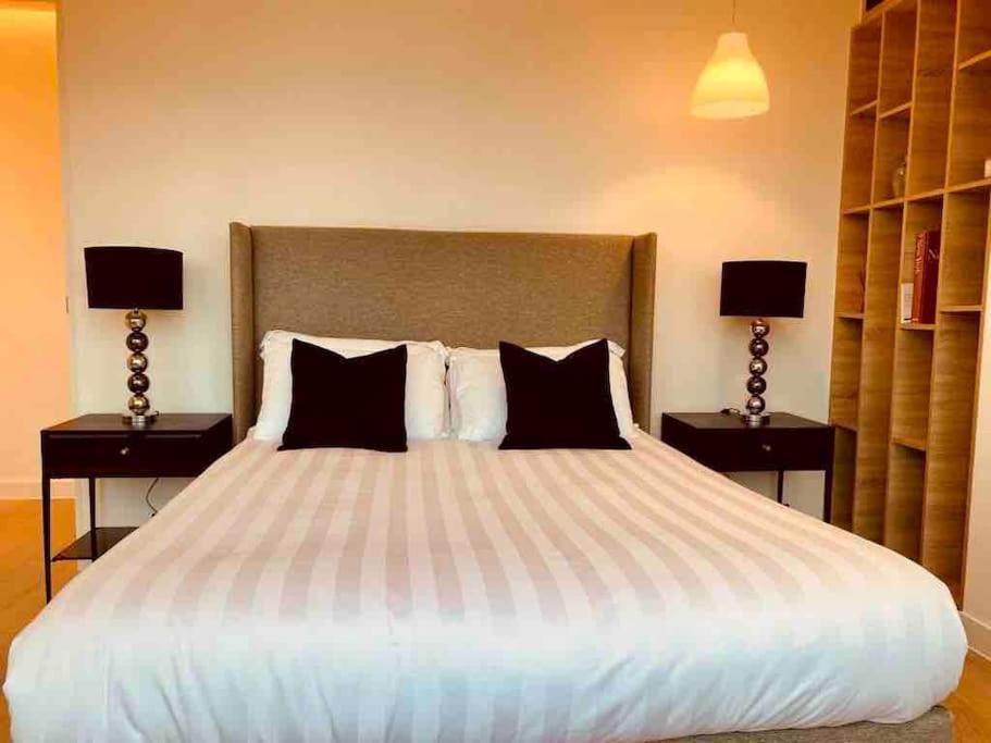 Large 3 Bed 3 Bathrooms Penthouse with terrace and City views in London