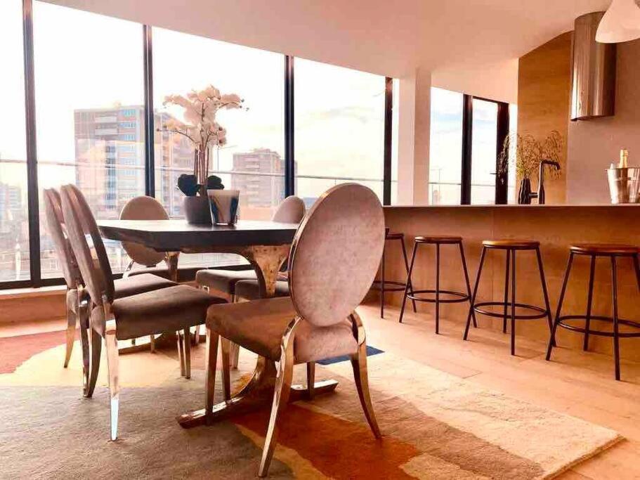 Large 3 Bed 3 Bathrooms Penthouse with terrace and City views in London