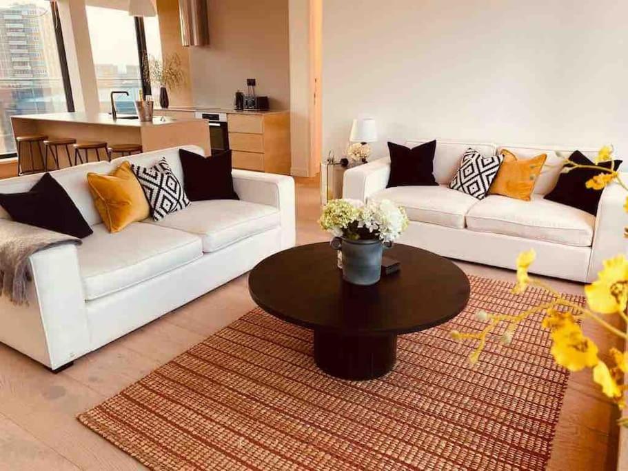 Large 3 Bed 3 Bathrooms Penthouse with terrace and City views in London