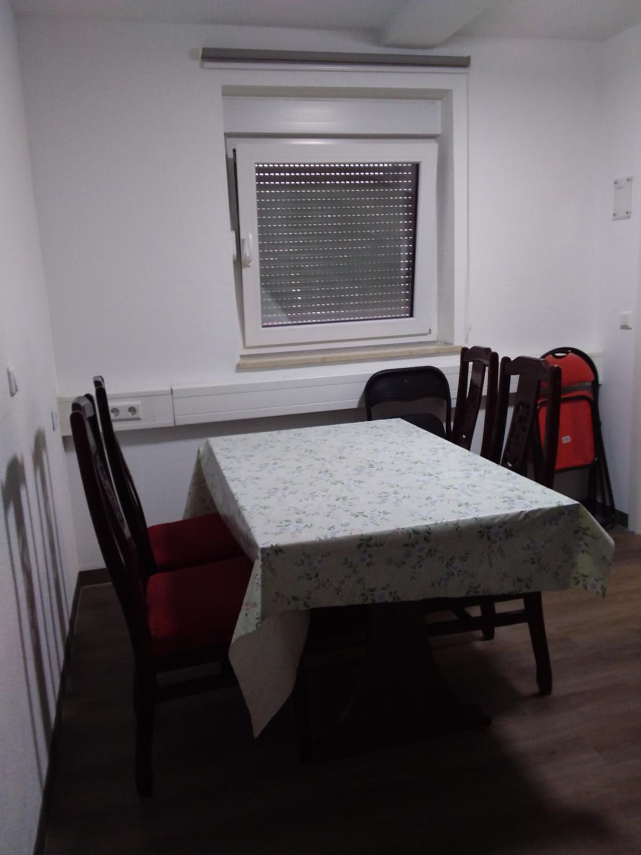NGUYEN LE 3 Schlafzimmer, 7 Bette,Dusche, 2 WC , Küche ab 2 Übernachtungen