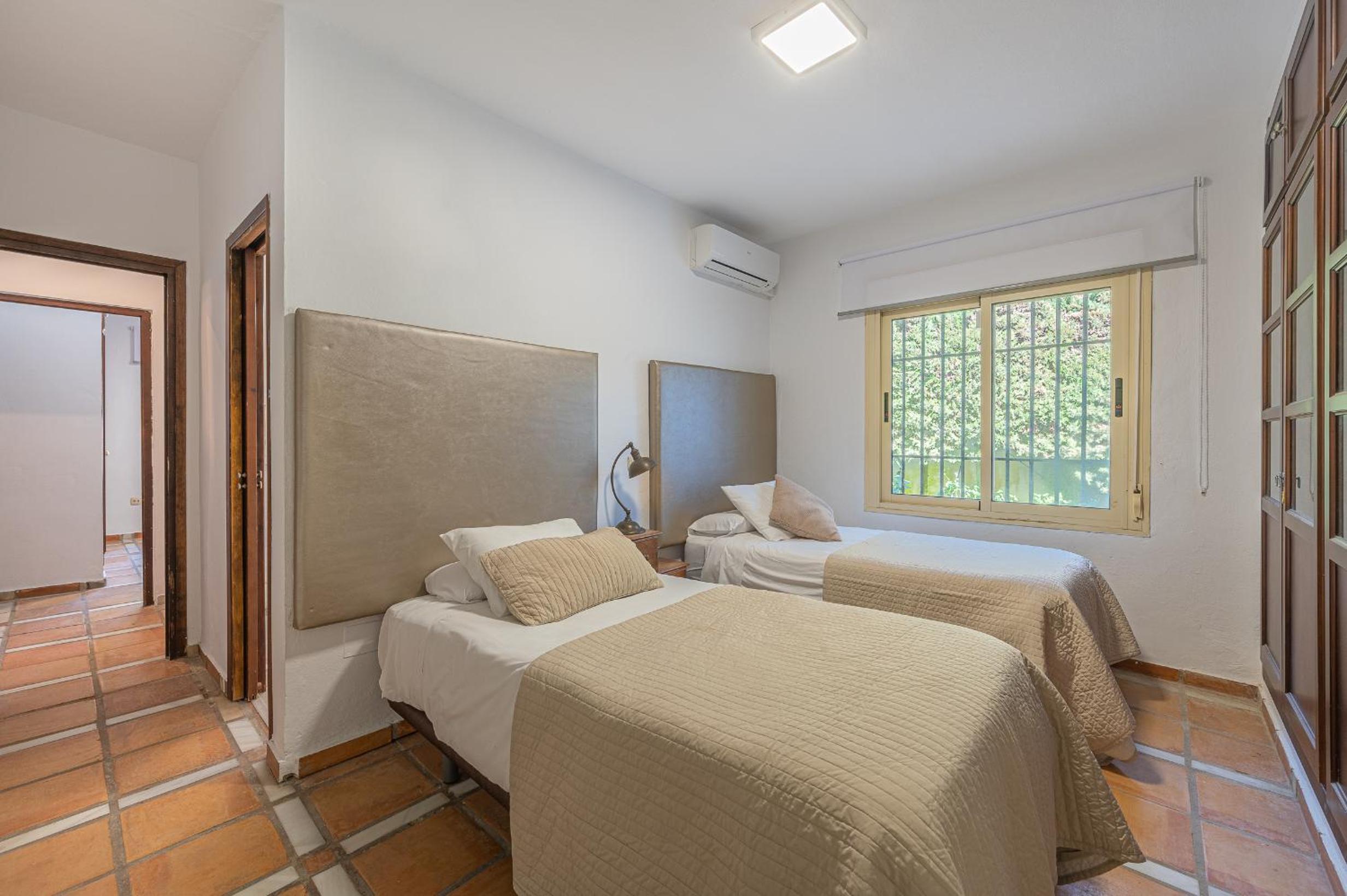 Villa amplia con piscina privada ideal familias y grupos view 4