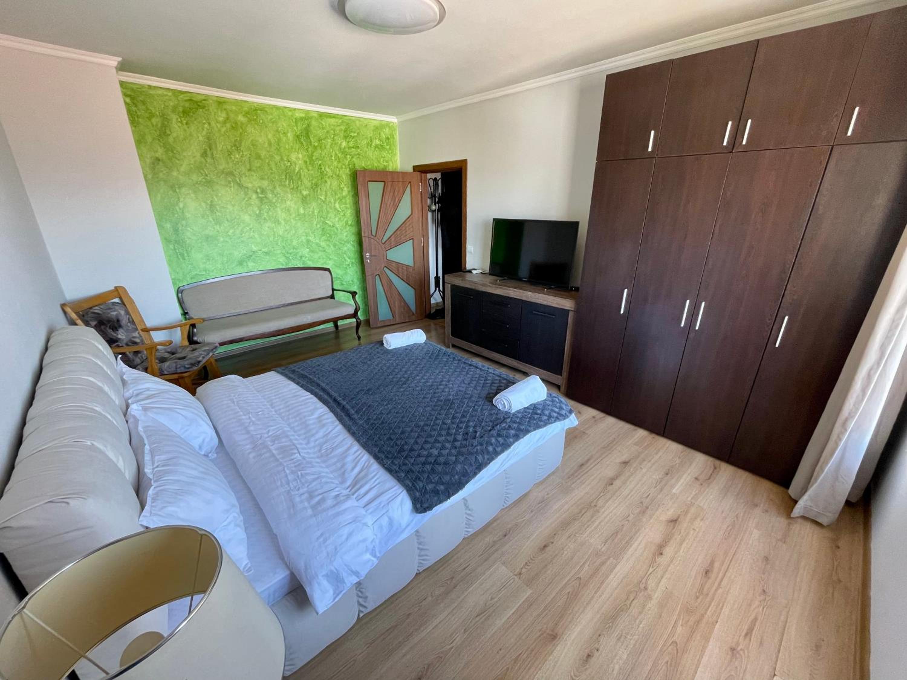 Amazing view central 1 bedroom apartment view 4