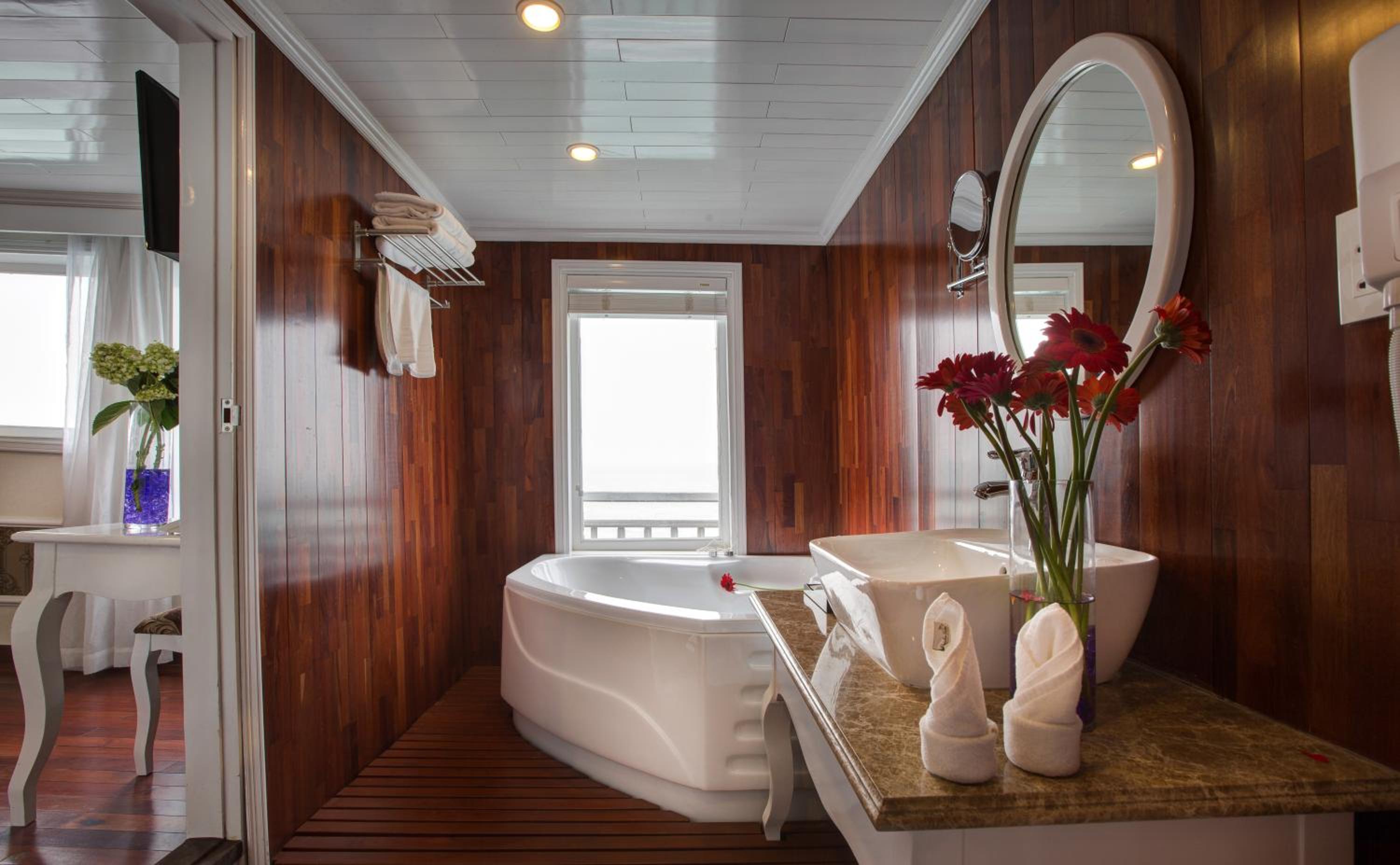 Signature Royal Halong Cruise