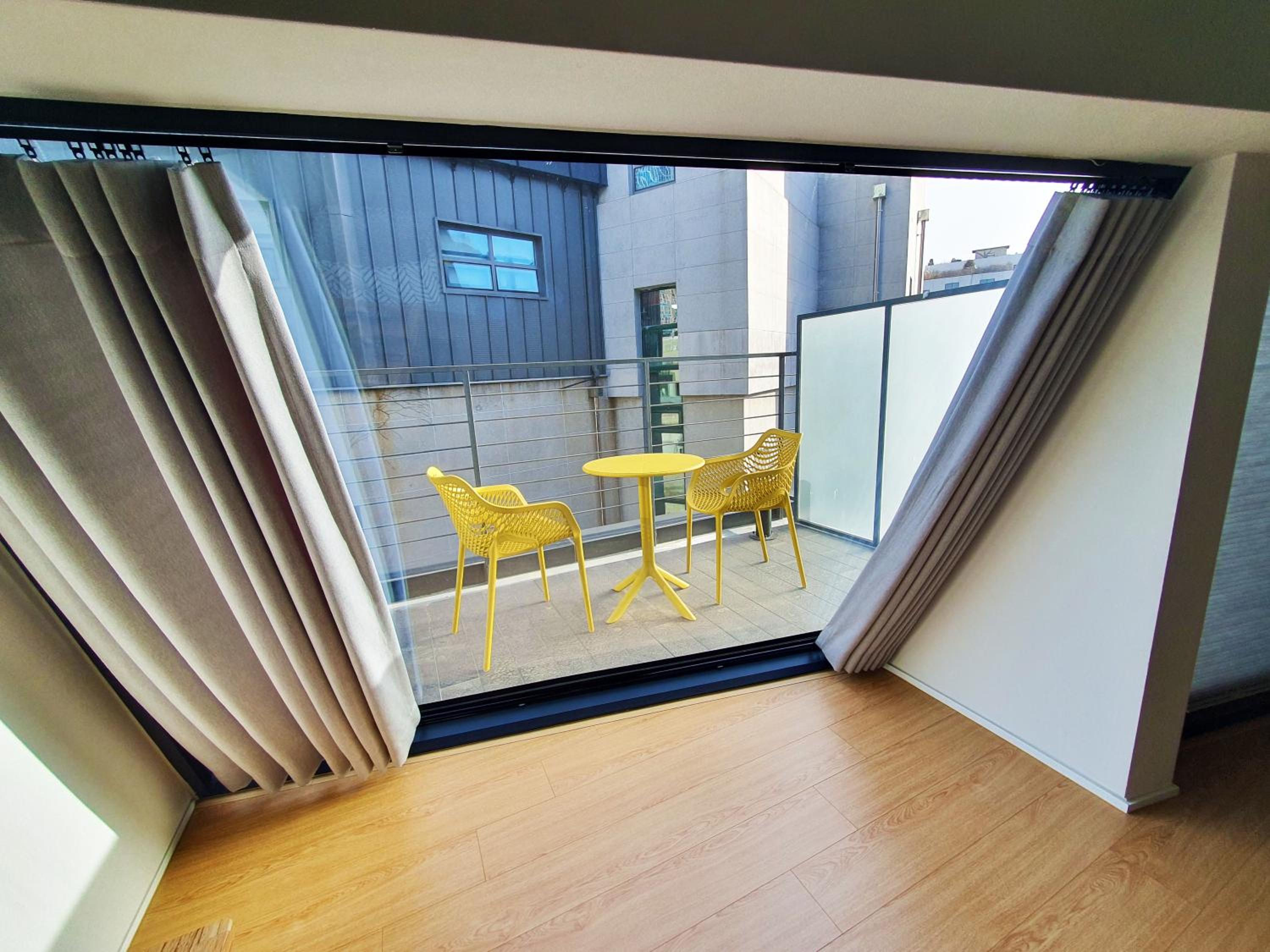 YOLO Guesthouse