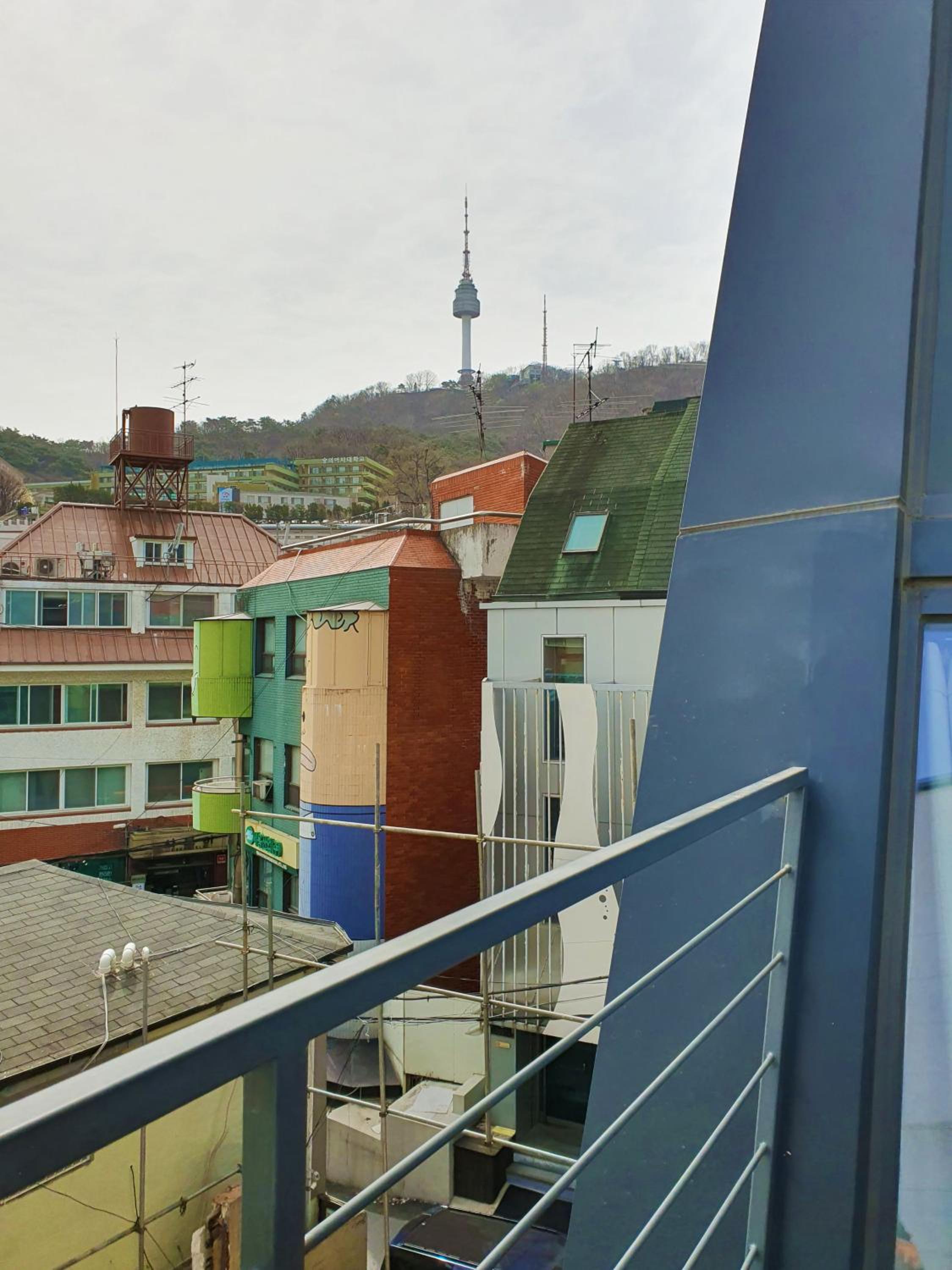 YOLO Guesthouse