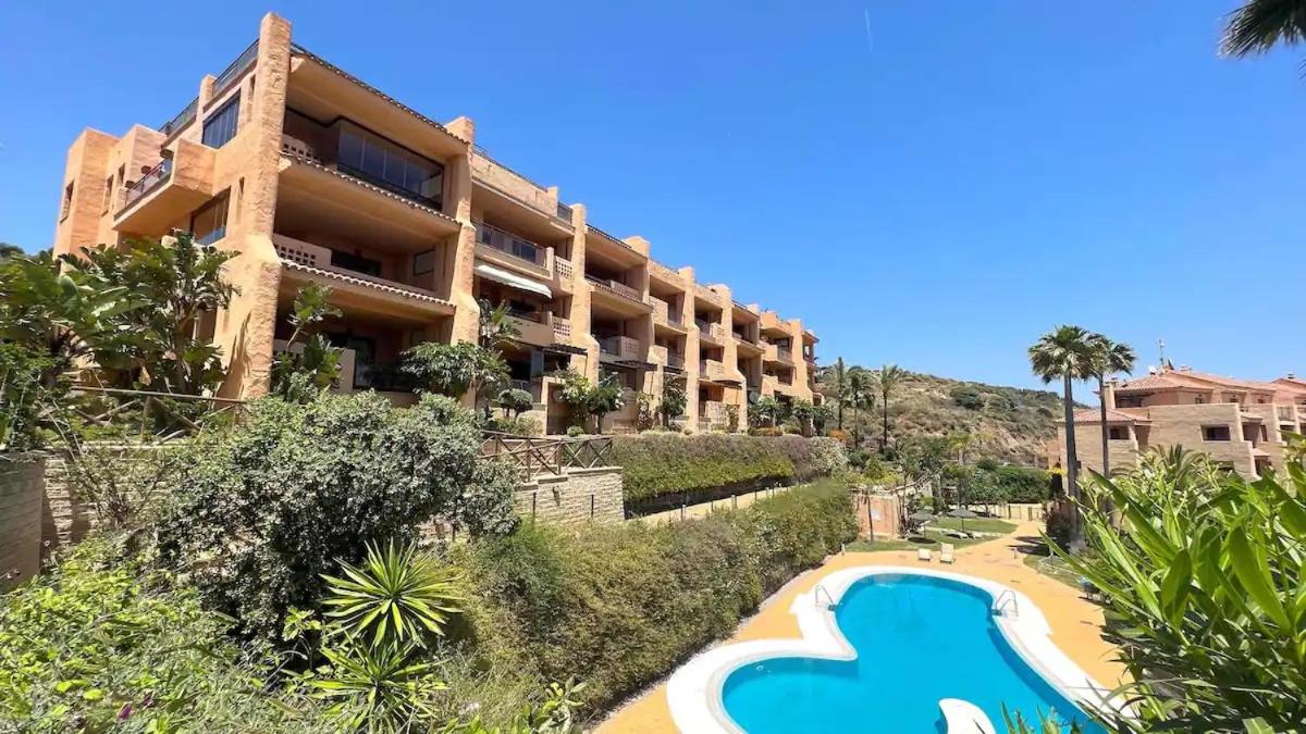 Modern Calanova Sea Golf apartment