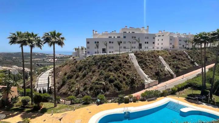 Modern Calanova Sea Golf apartment