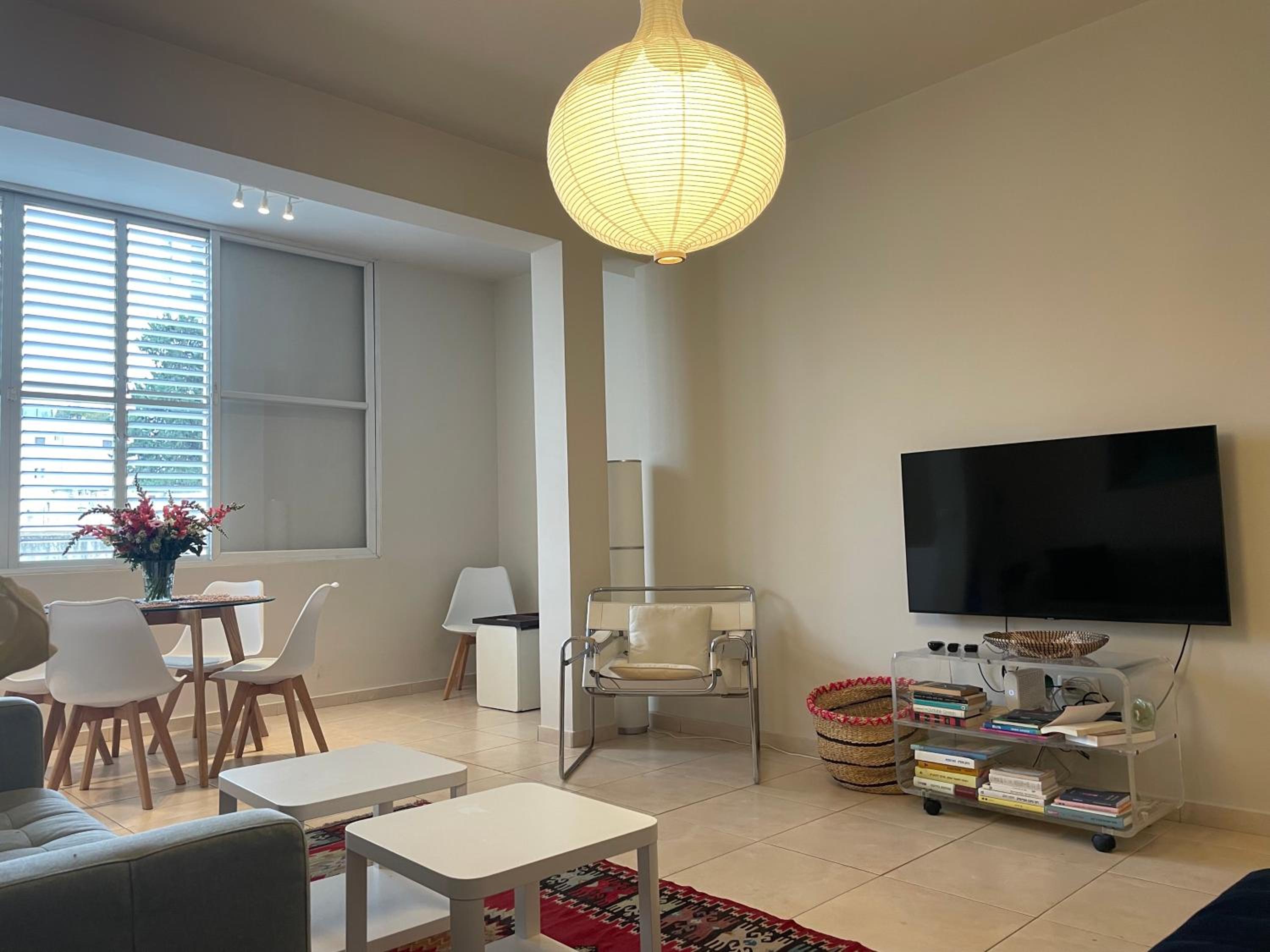 charming tlv two bedroom view 4
