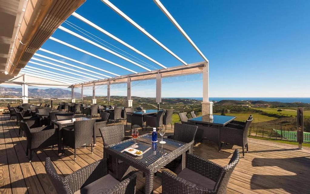 Modern Calanova Sea Golf apartment