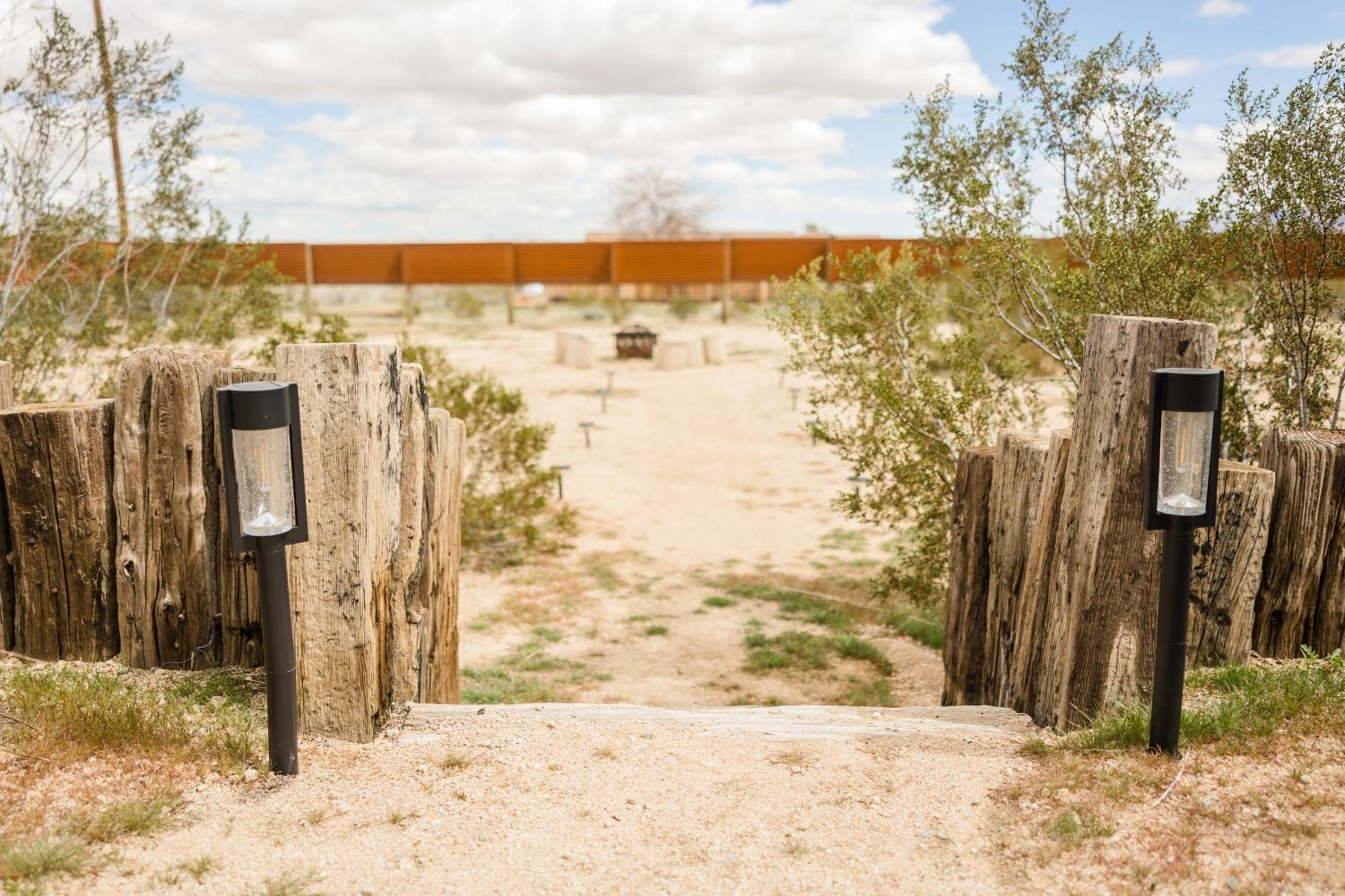 Cheerful 2bedroom home with hot tub and cowboy pool in Joshua Tree view 3