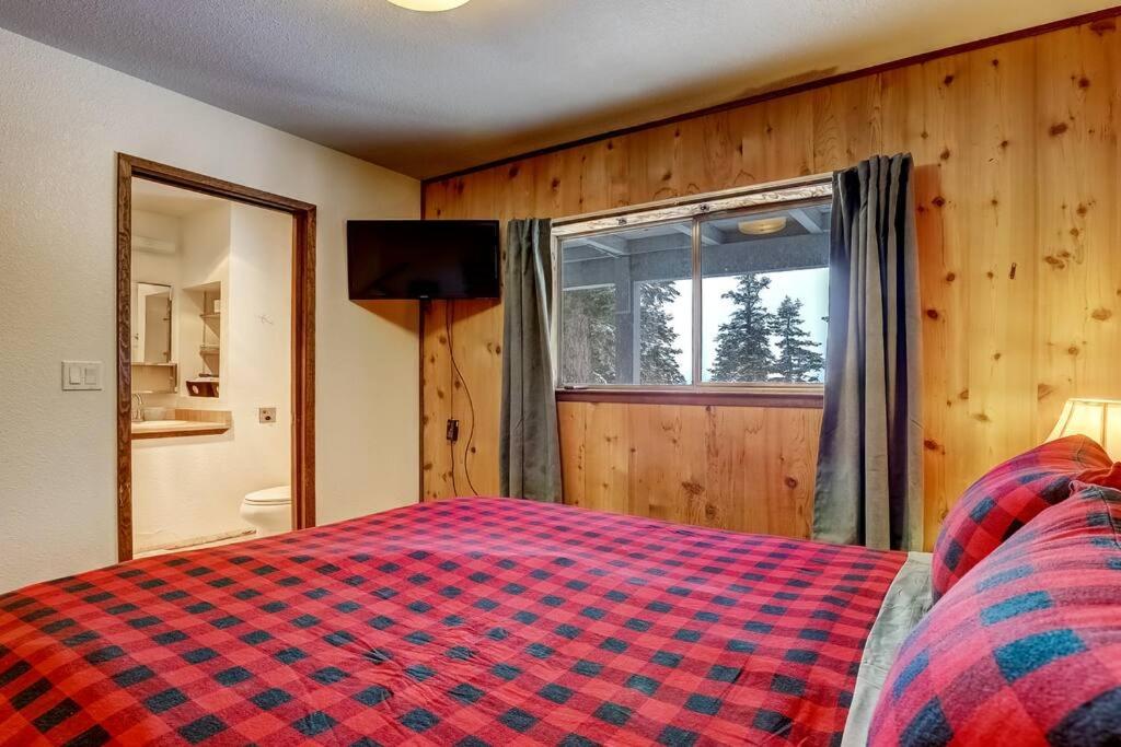 Spacious Lakeview Heavenly Mountain Escape! view 2