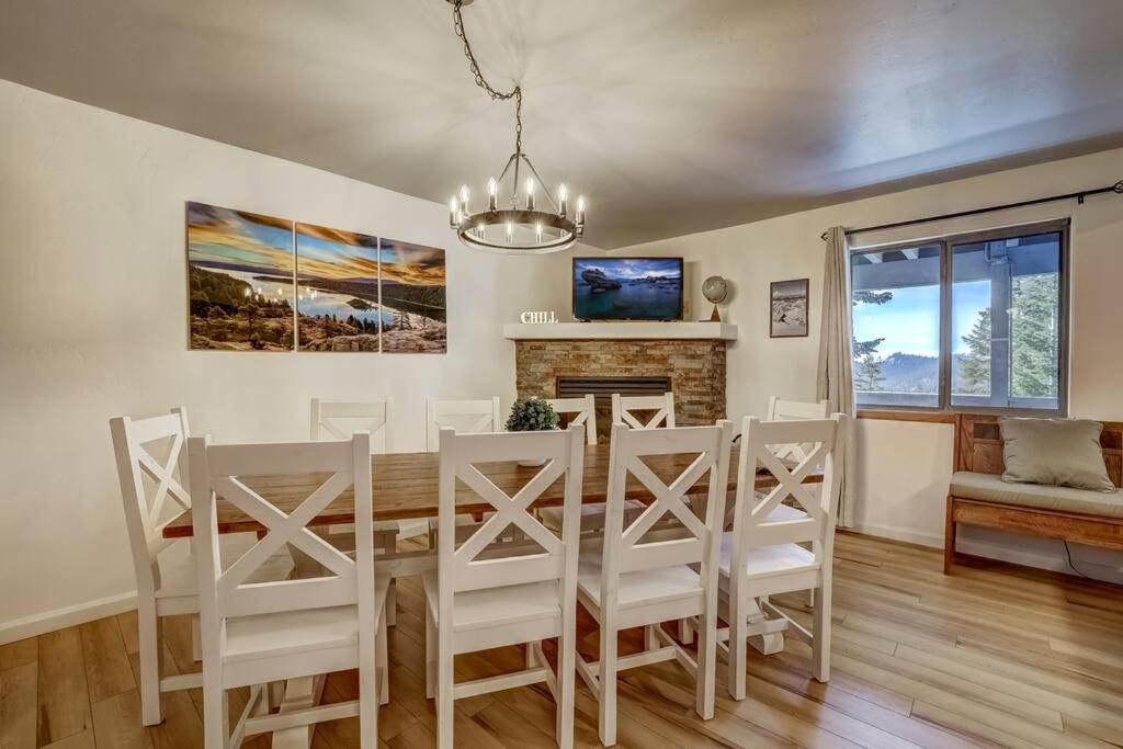 Spacious Lakeview Heavenly Mountain Escape! view 3