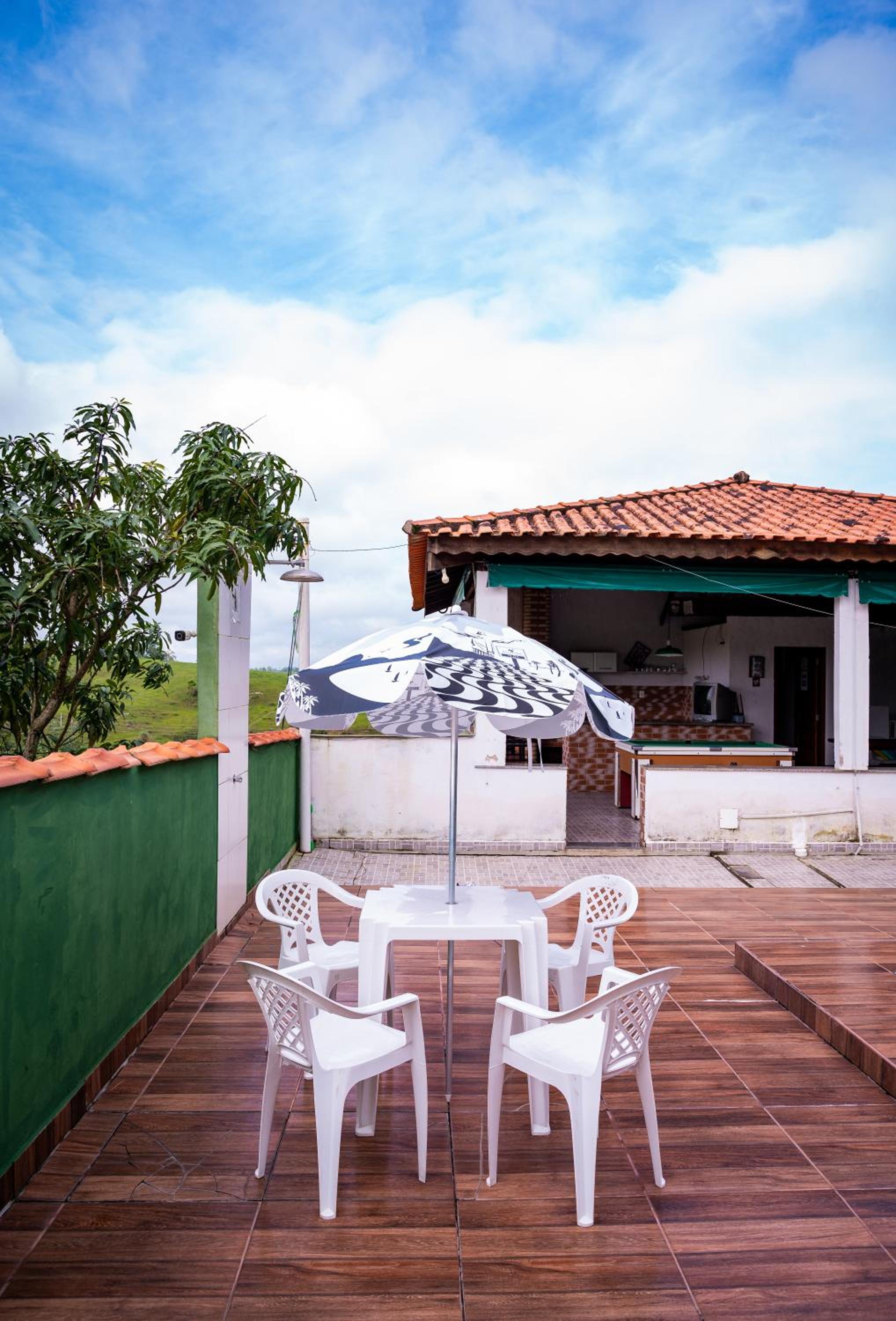 Casa familiar com piscina Penedo RJ