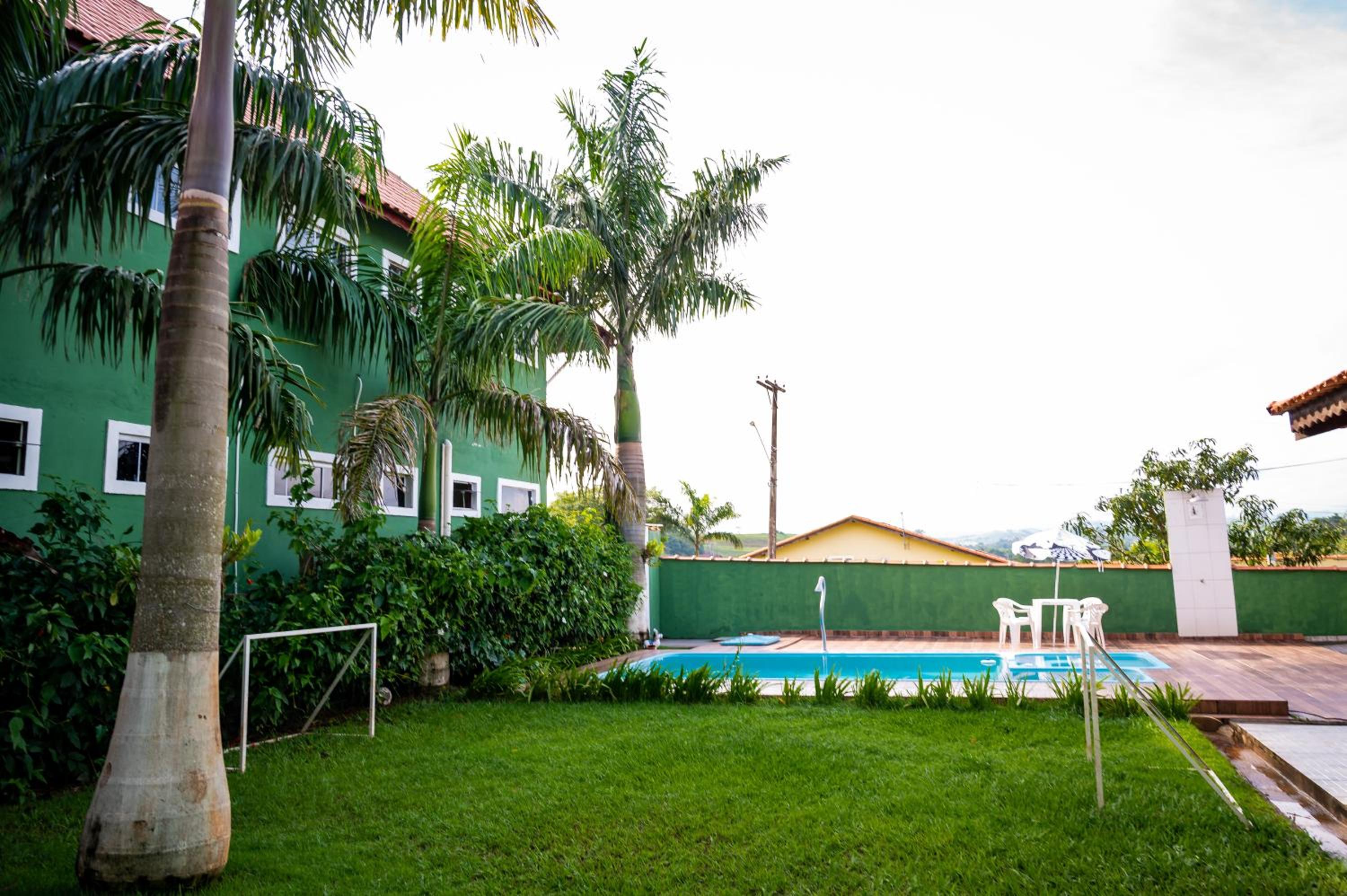 Casa familiar com piscina Penedo RJ