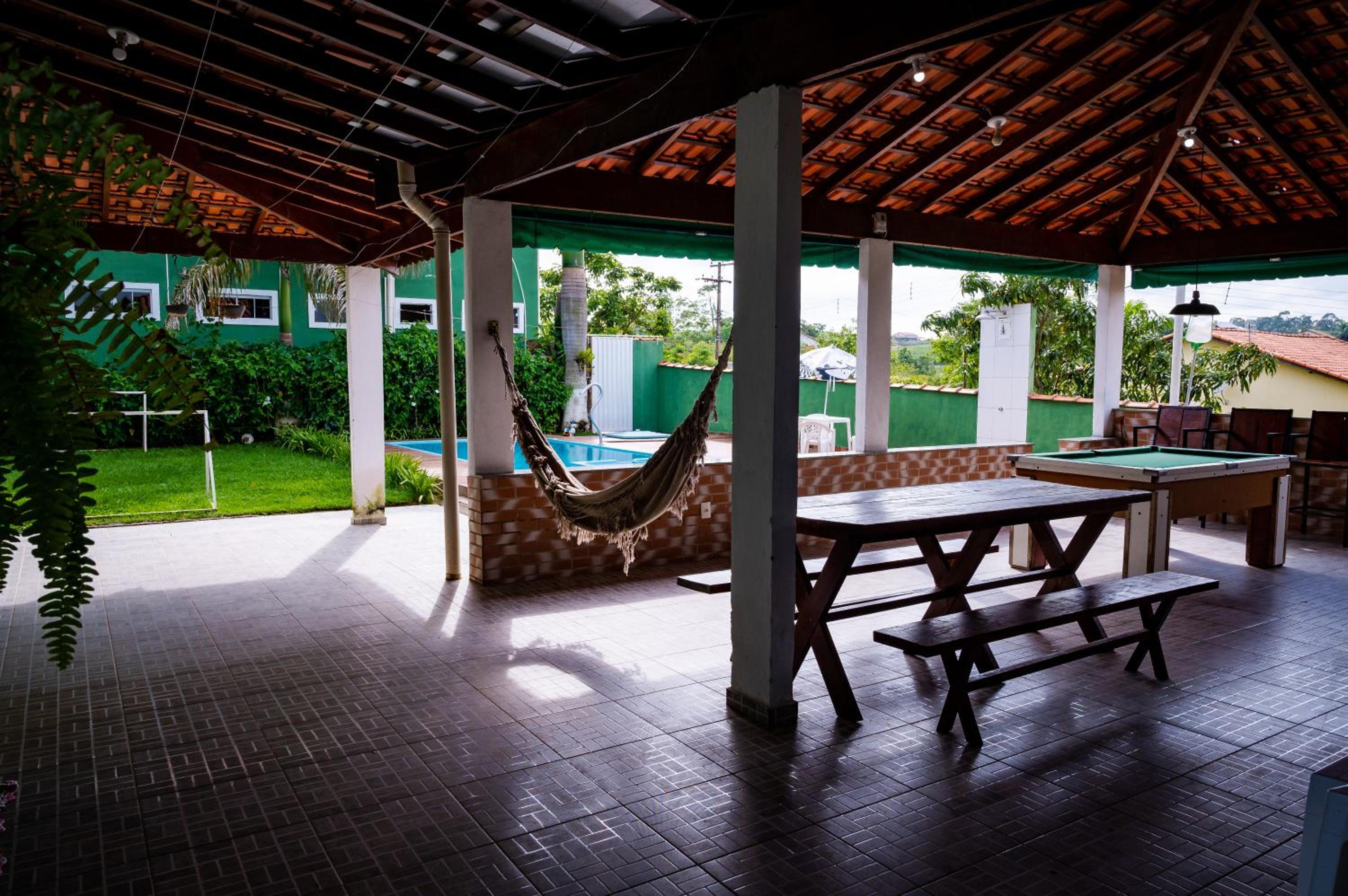 Casa familiar com piscina Penedo RJ