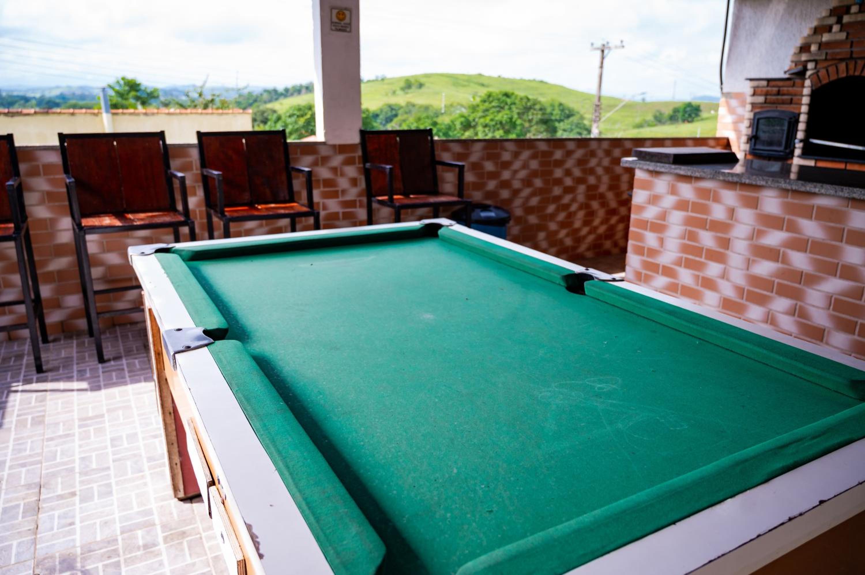 Casa familiar com piscina Penedo RJ