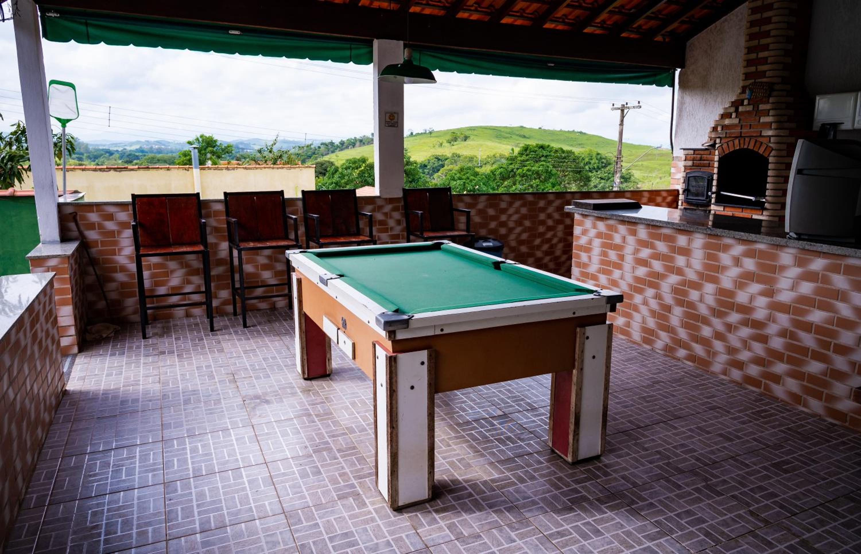 Casa familiar com piscina Penedo RJ