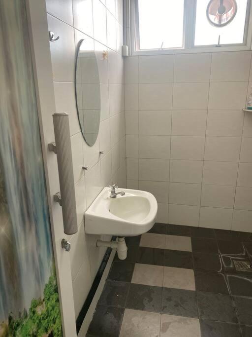 4PAX near USM n Pantai Hospital n PISA SPI CE ARENA photo 8