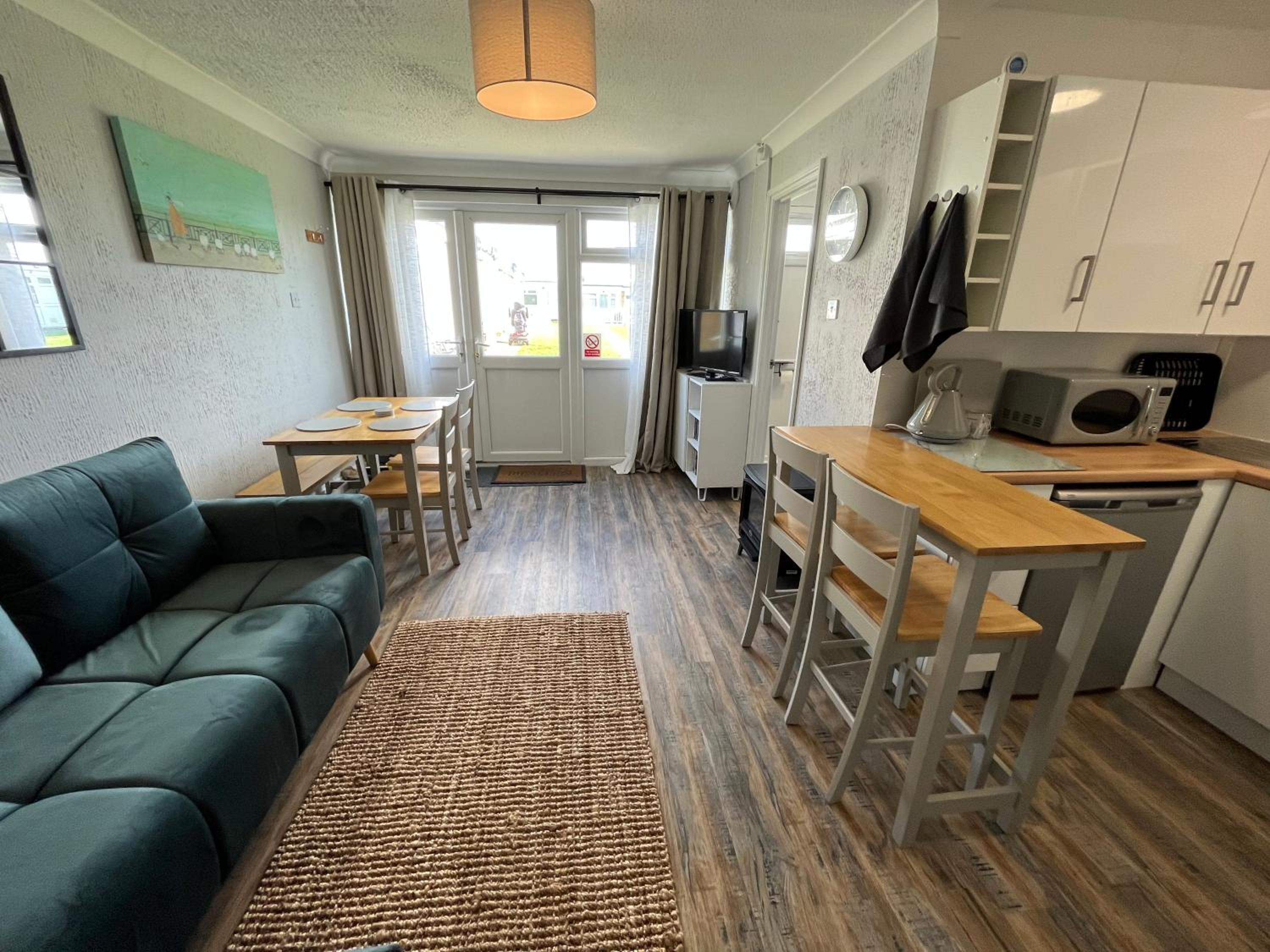 88, Two bed Chalet on Belle Aire Holiday Park - sleeps 5, pet friendly, bed linen and towels included plus onsite entertainment available