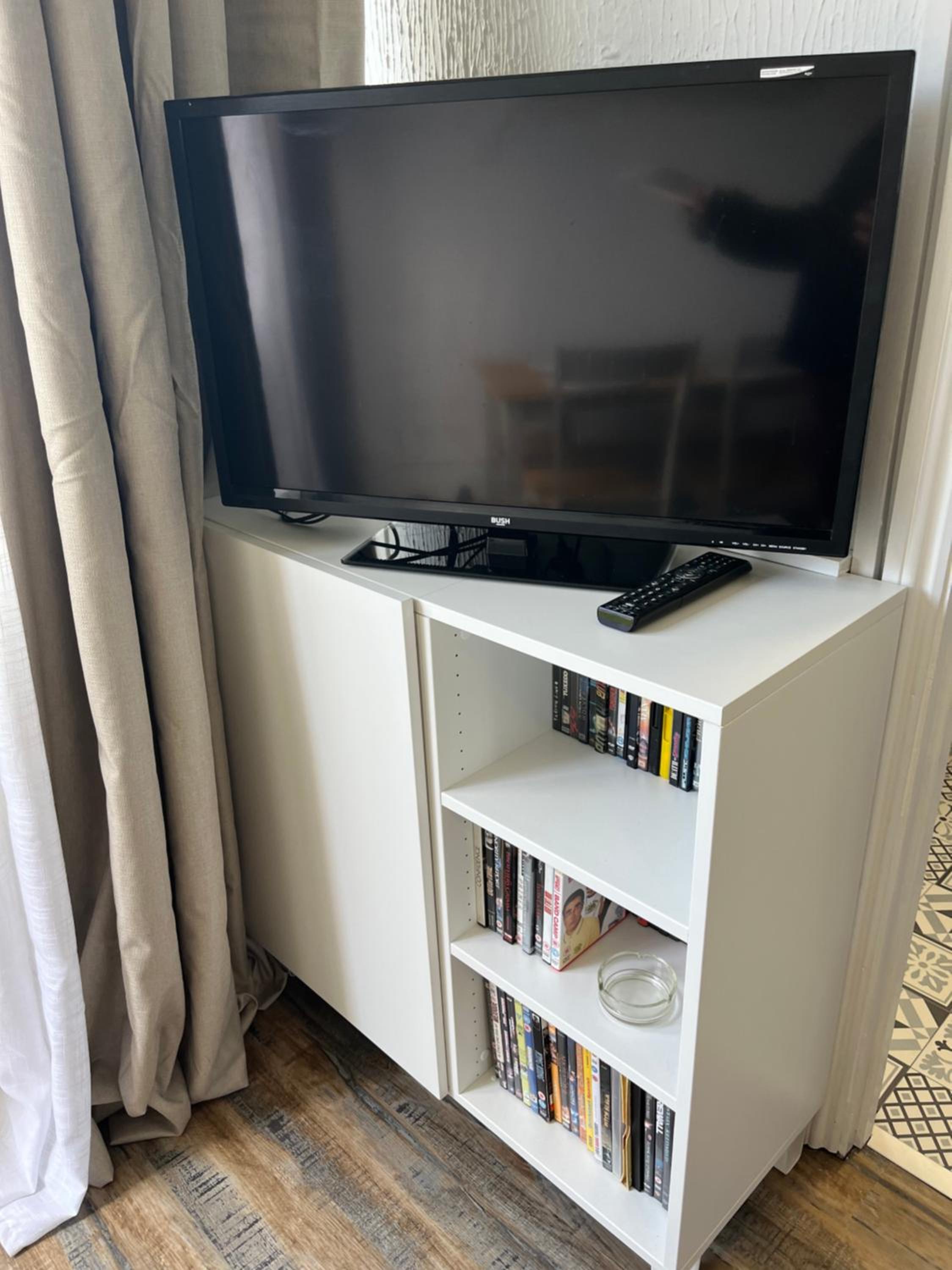 88, Two bed Chalet on Belle Aire Holiday Park - sleeps 5, pet friendly, bed linen and towels included plus onsite entertainment available