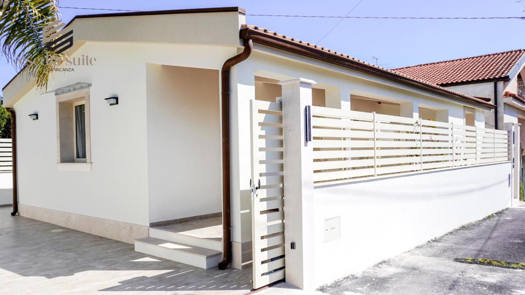 Hotel Esedra Suite - Image 1