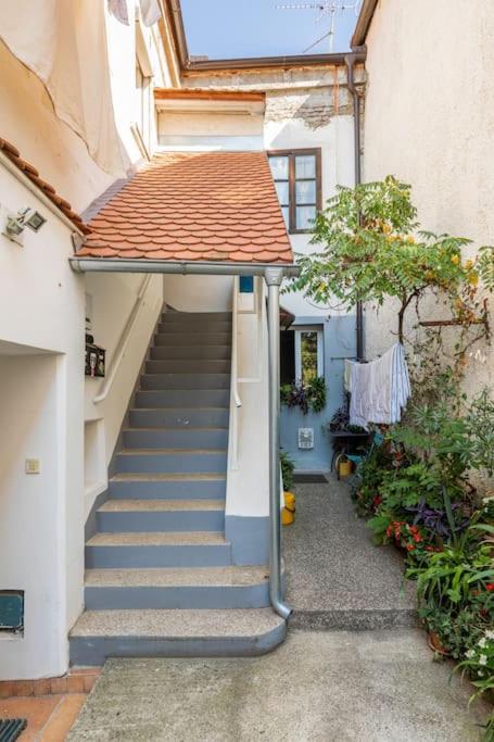 Grich Top Location Apartment view 4