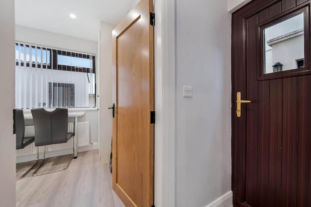 Ardoyne Lodge 'Sleeping 4 Guests' view 3